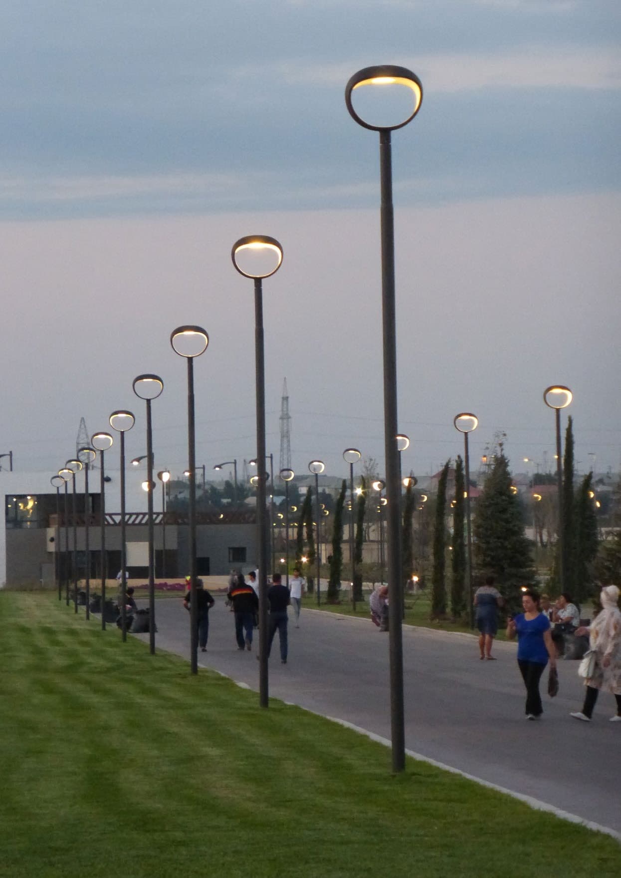 Neri
HYDRA
LED street lamp — 9