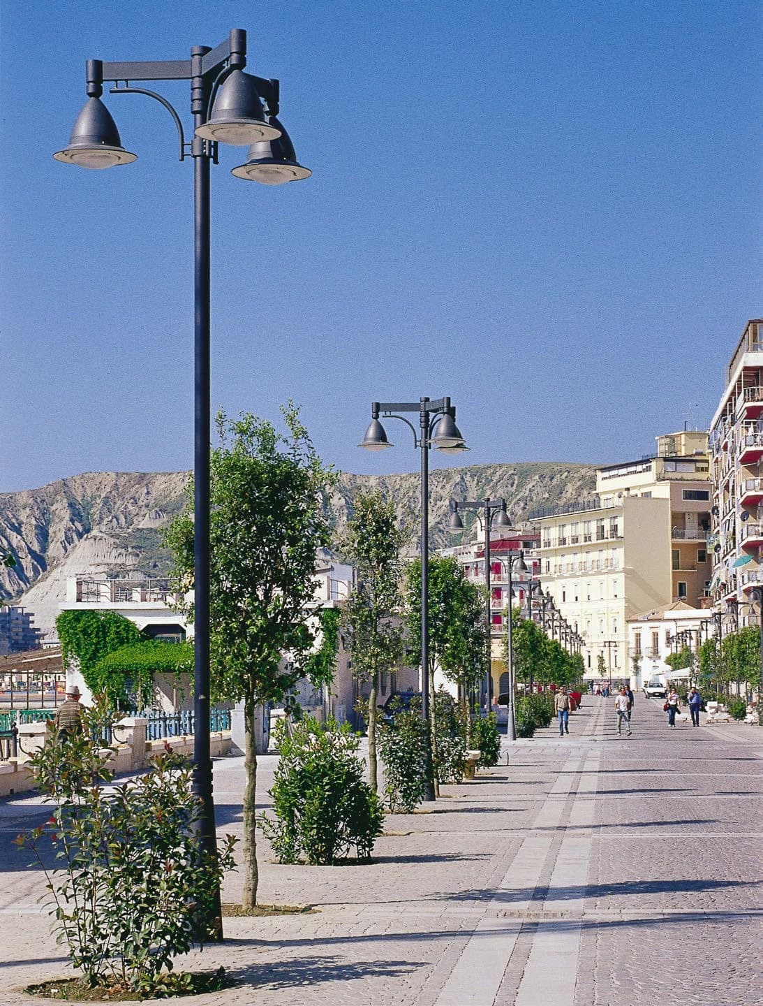 Neri
MIZAR
Street lamp on pole — 15