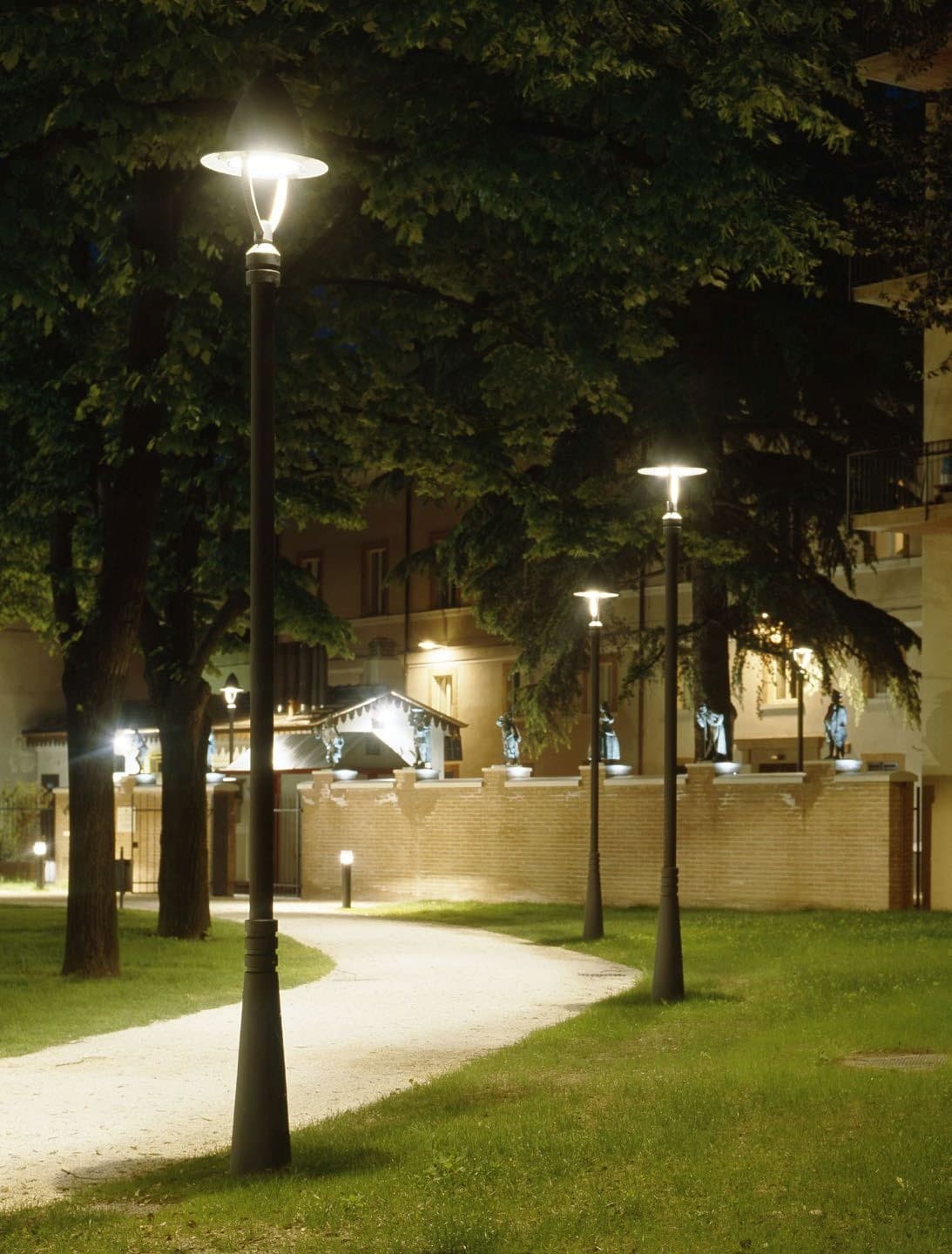 Neri
MIZAR
Street lamp on pole — 3