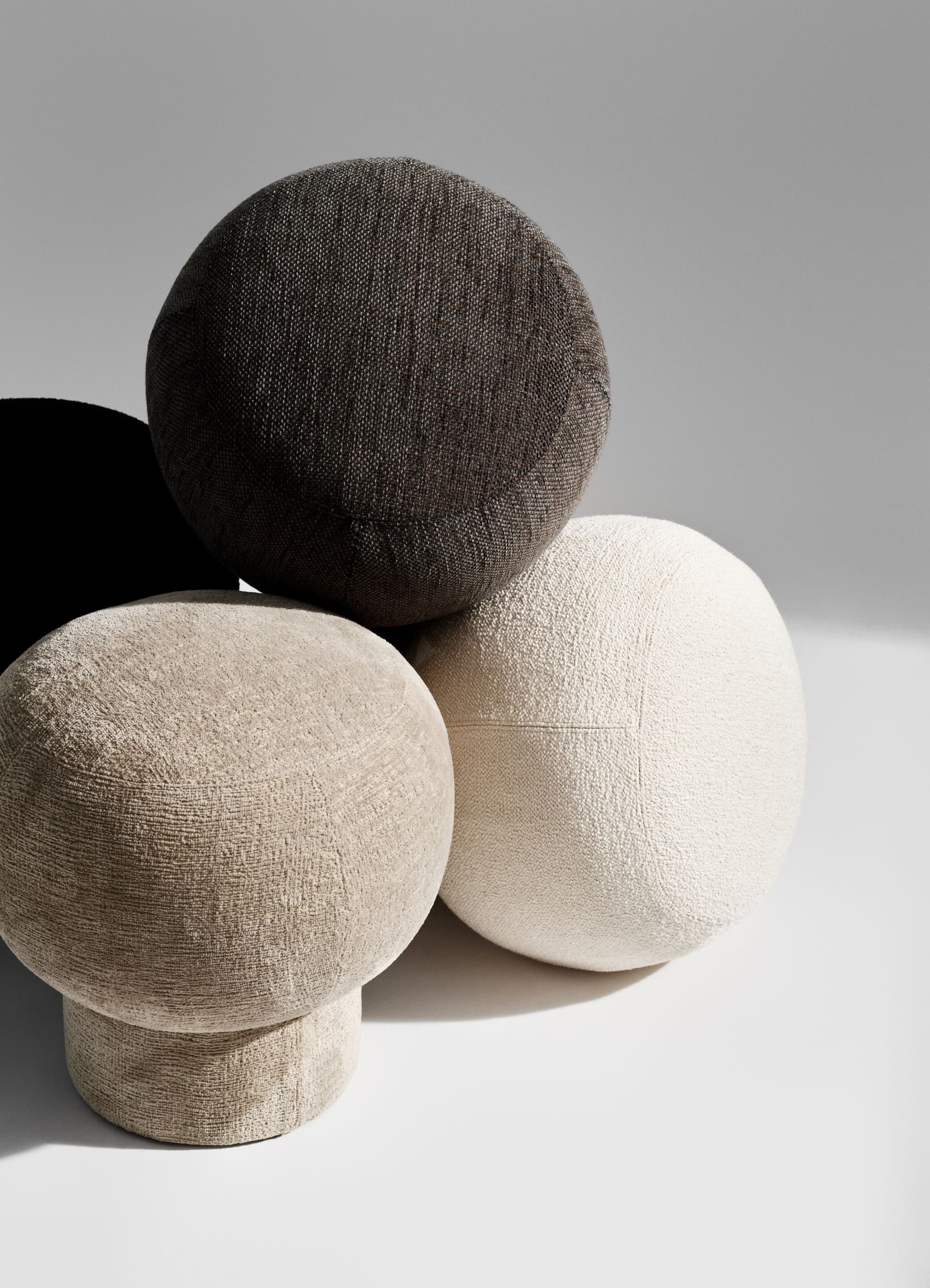 NORR11
LIÈGE
Round fabric pouf — 25