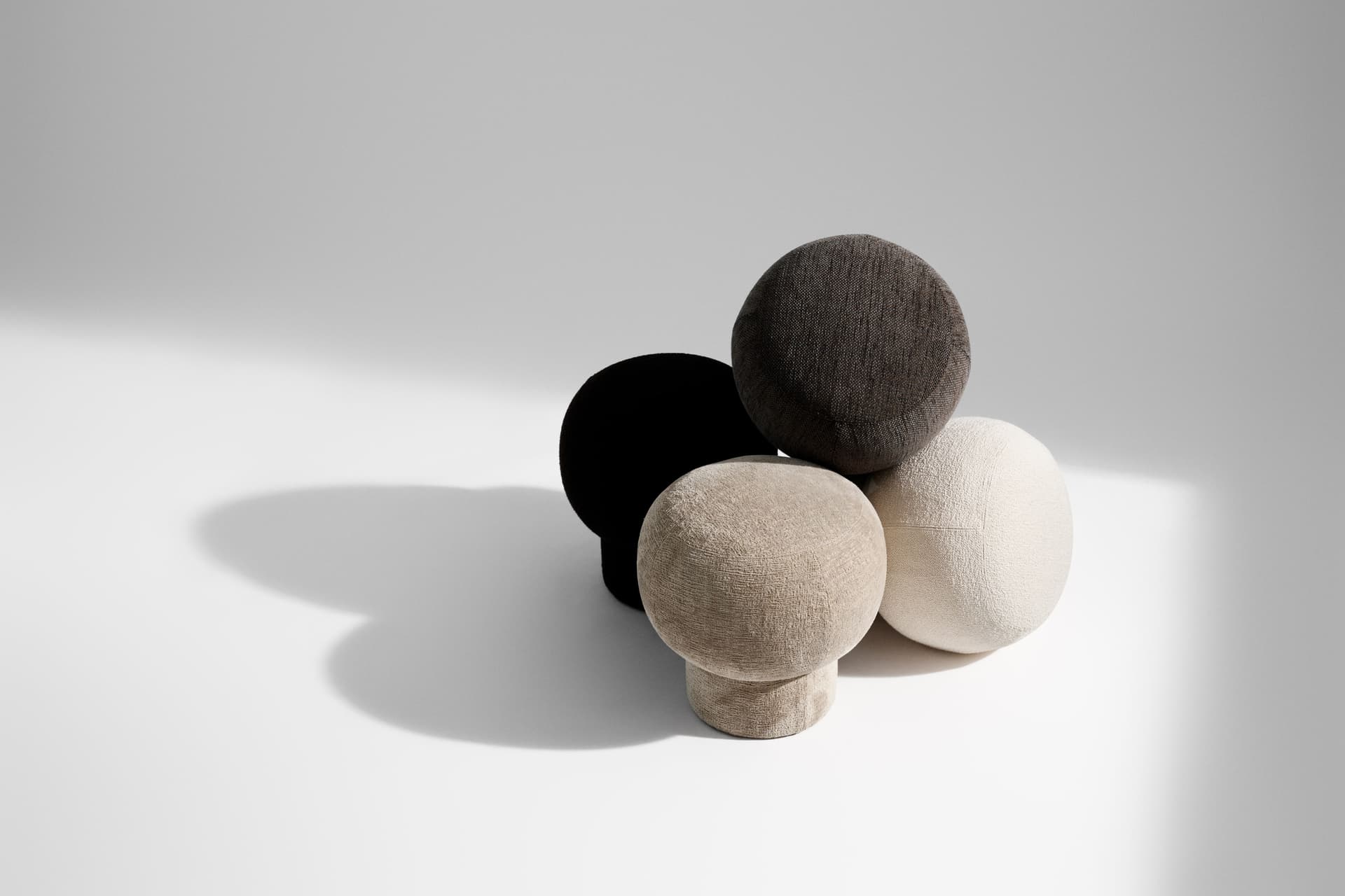 NORR11
LIÈGE
Round fabric pouf — 26