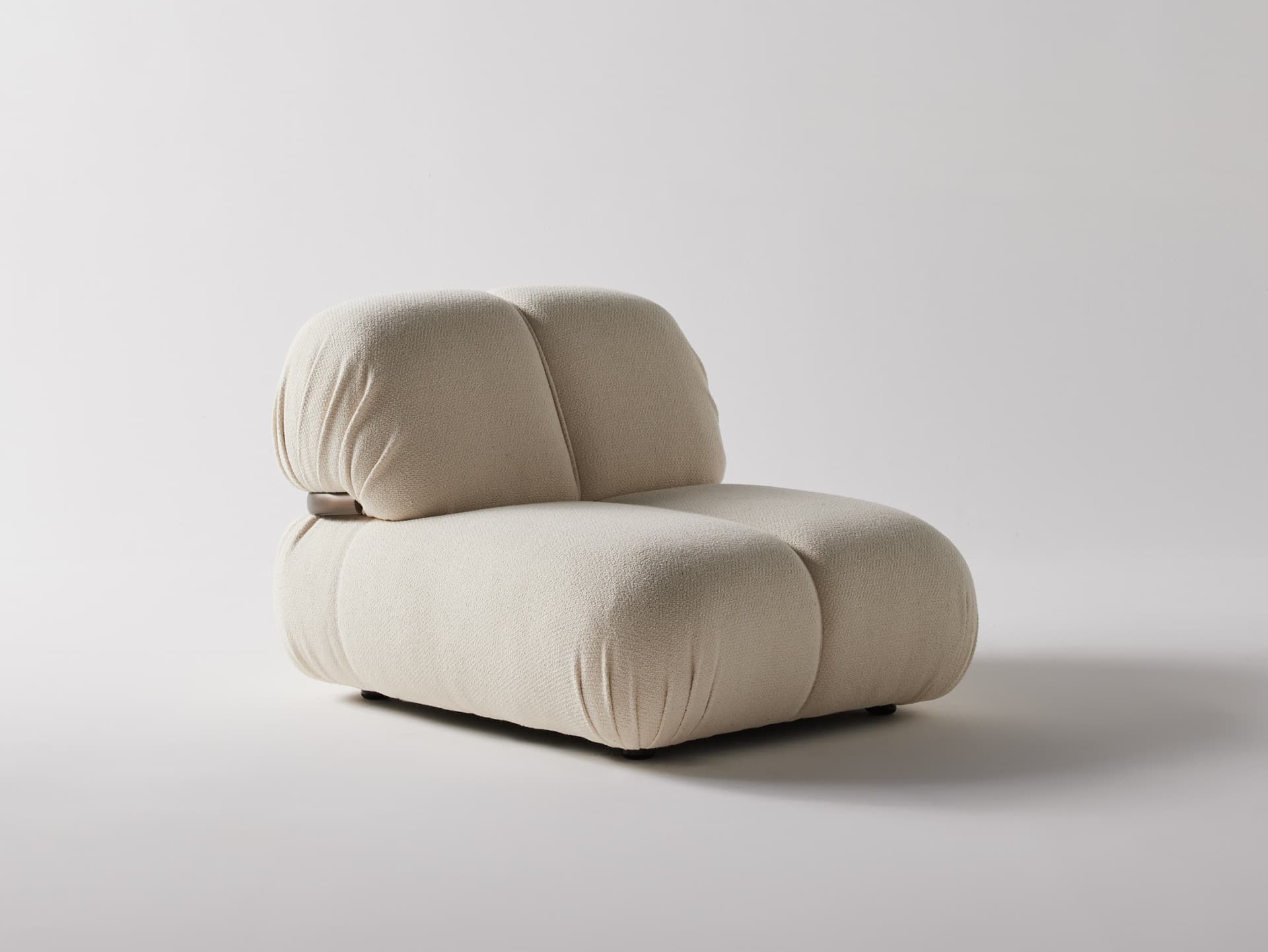Nube Italia
BOLD
Fabric armchair — 1