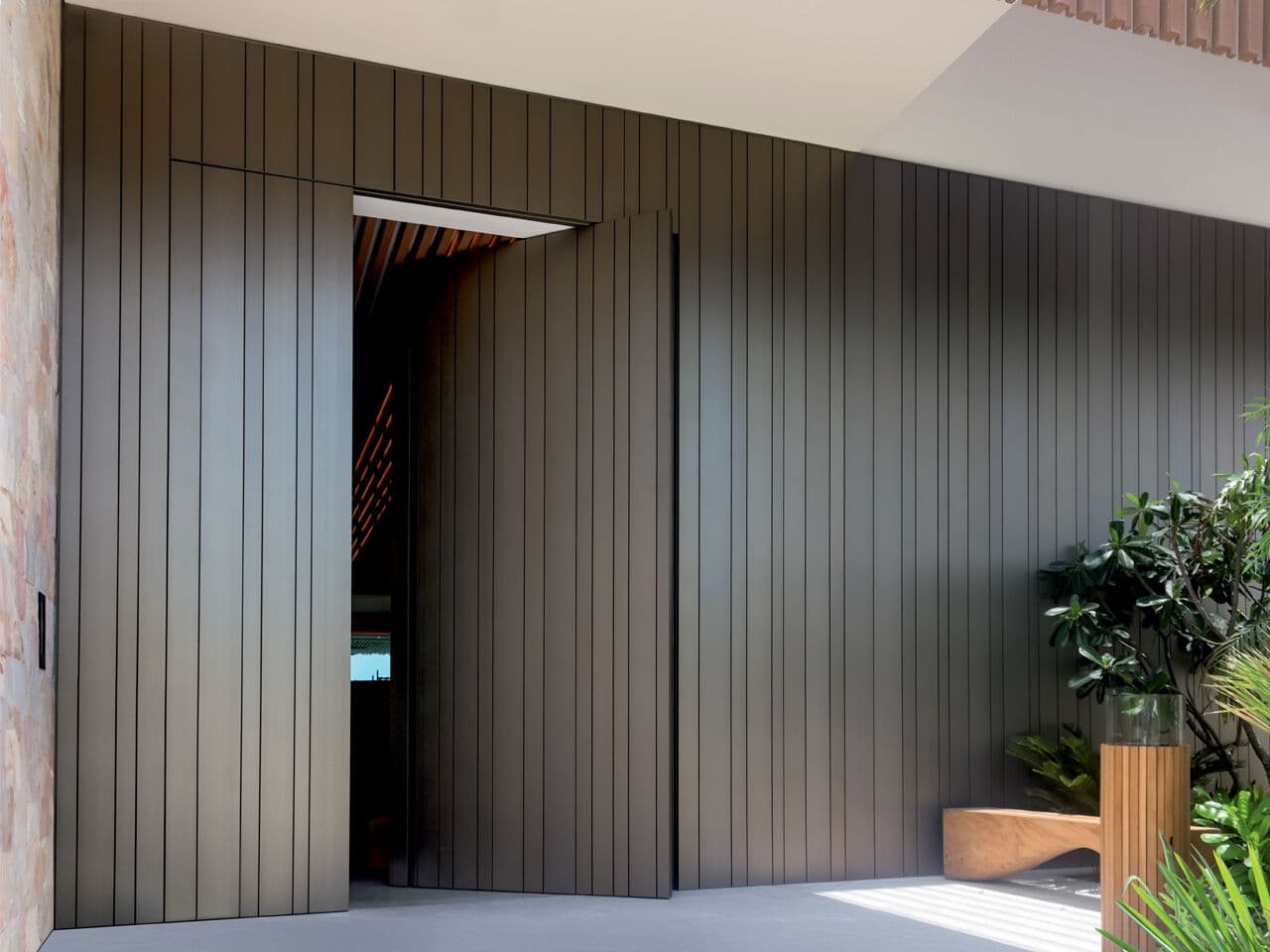 Oikos
SYNUA
Pivot entry door — 1