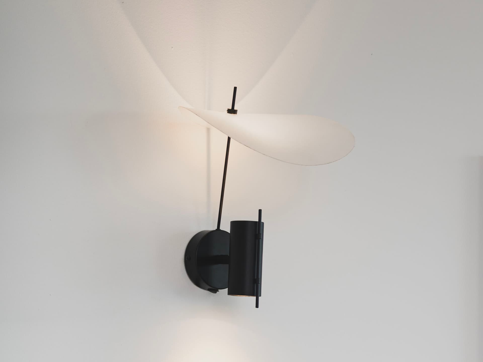 OliveLab
STILLA
Wall lamp — 1
