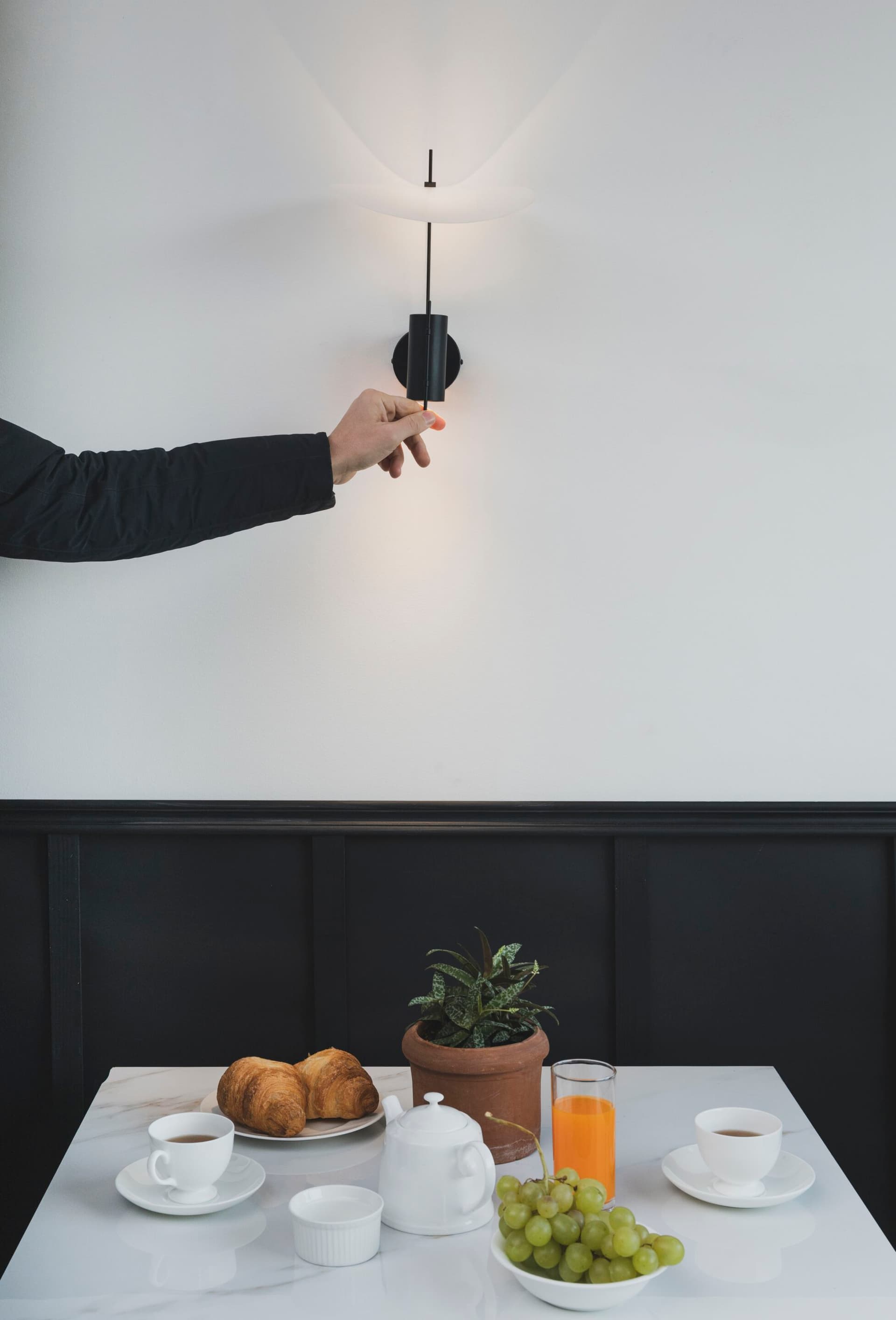 OliveLab
STILLA
Wall lamp — 14