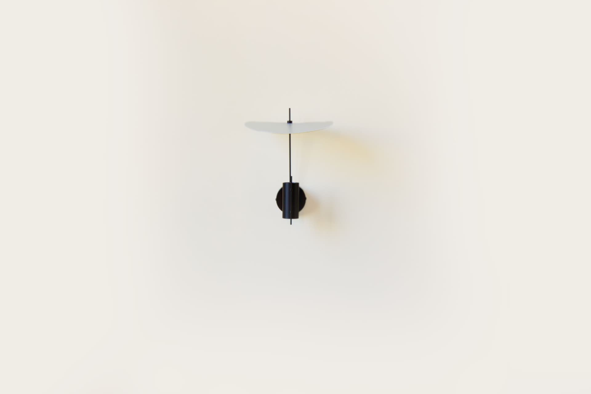 OliveLab
STILLA
Wall lamp — 15