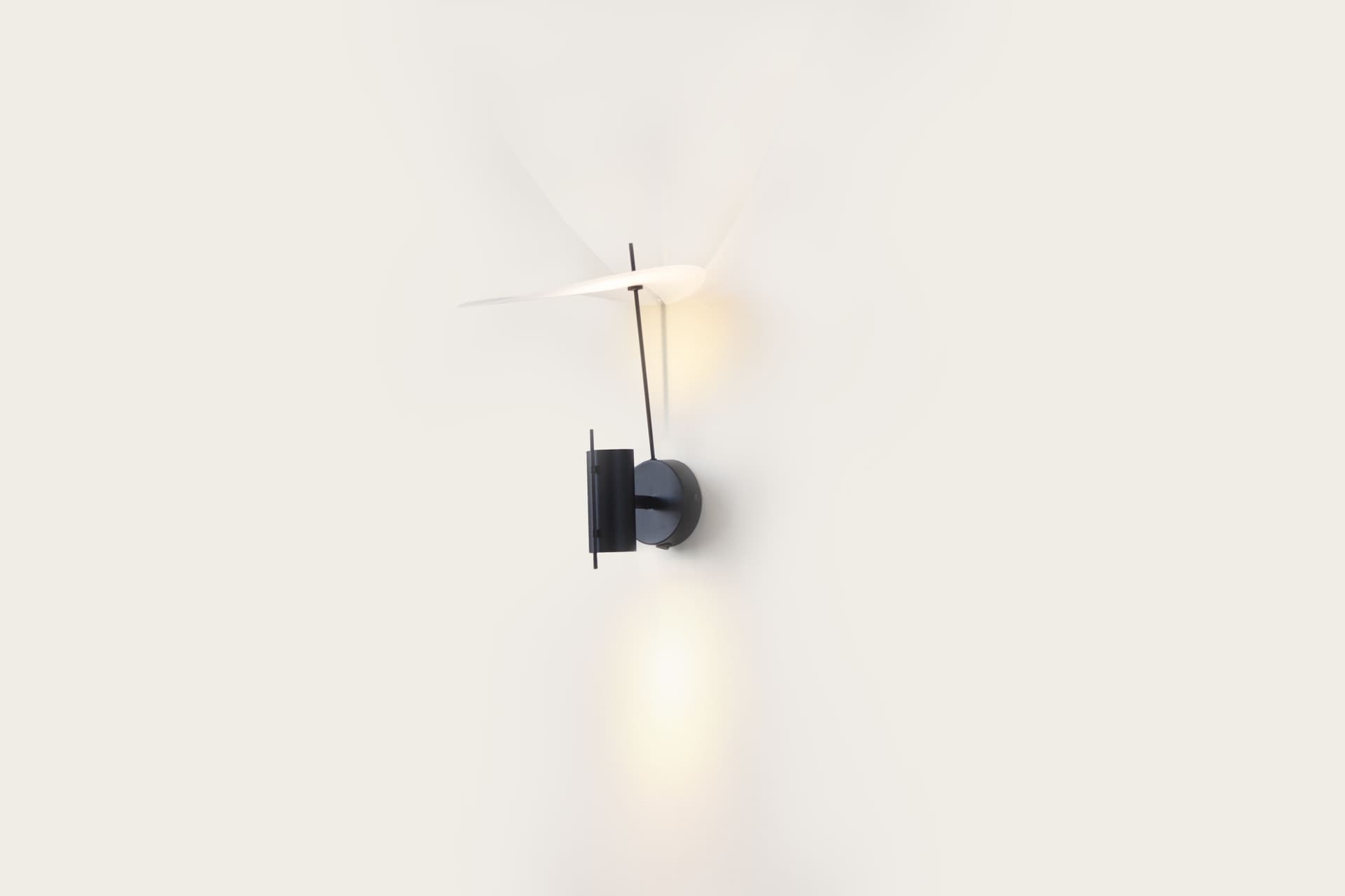 OliveLab
STILLA
Wall lamp — 16