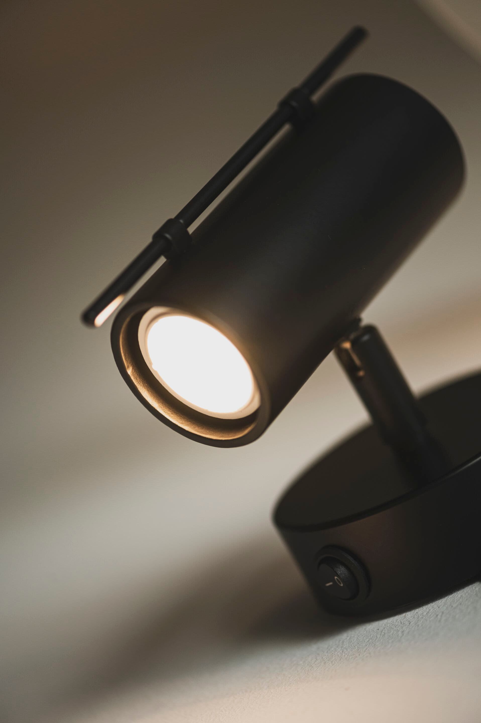 OliveLab
STILLA
Wall lamp — 7