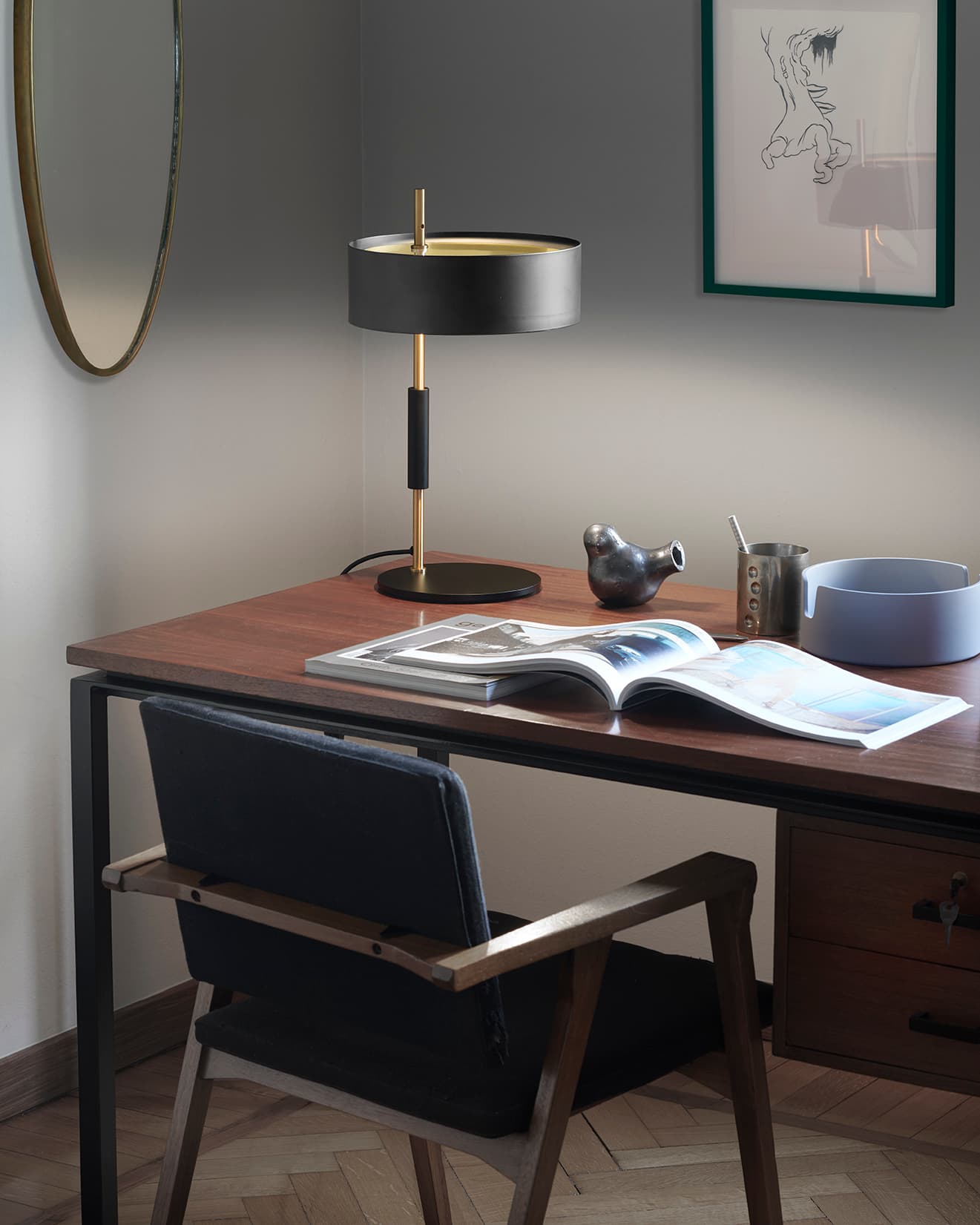 Oluce
1953
Metal table lamp — 2