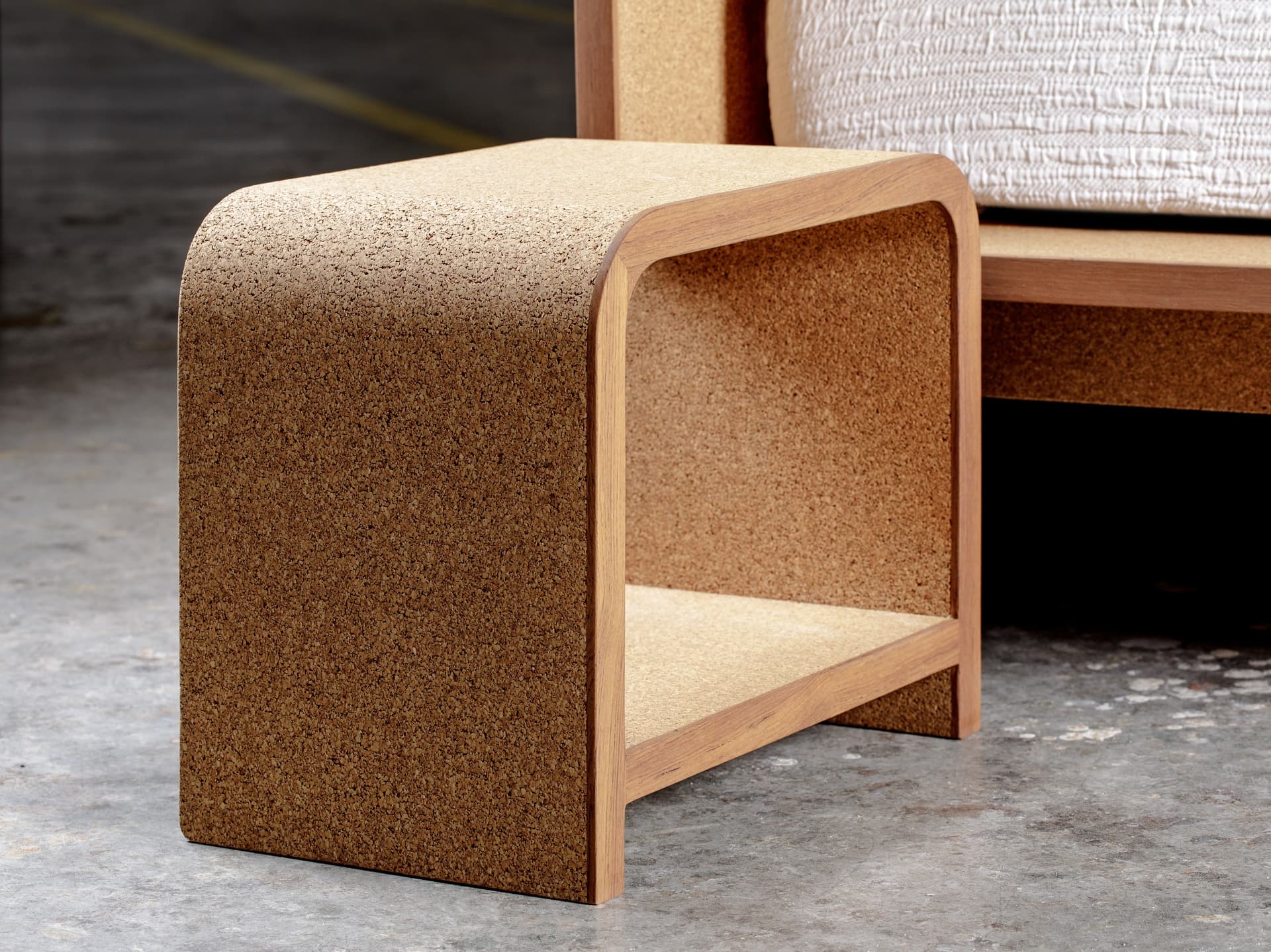 OTQ
BISU
Cork bedside table