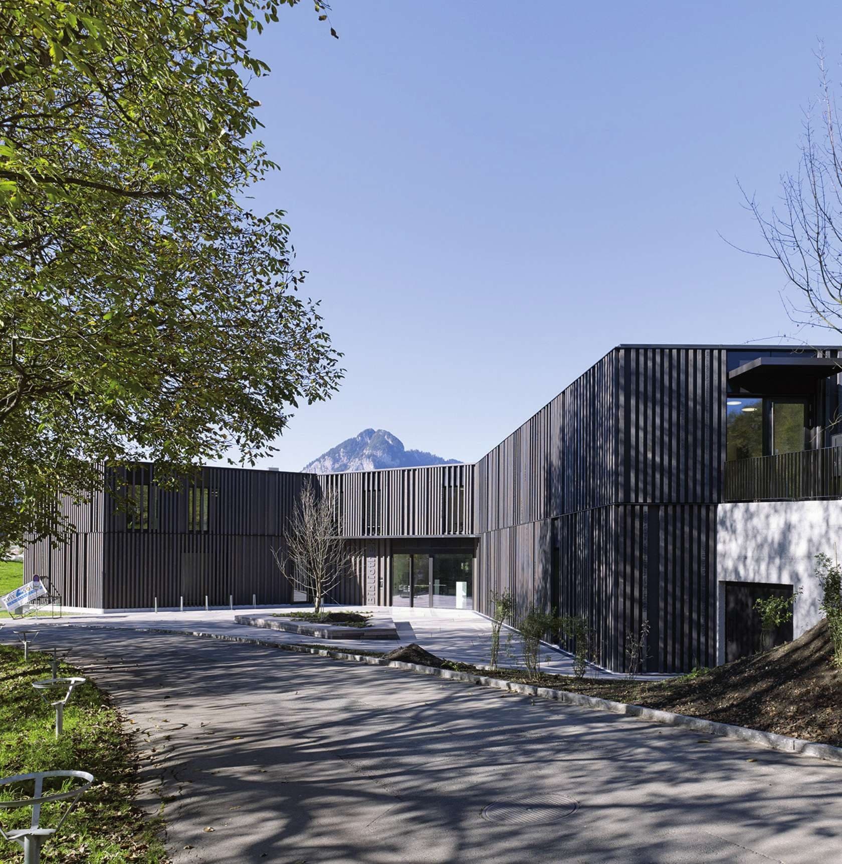 PACUR
Parapet
Balustrade — 6