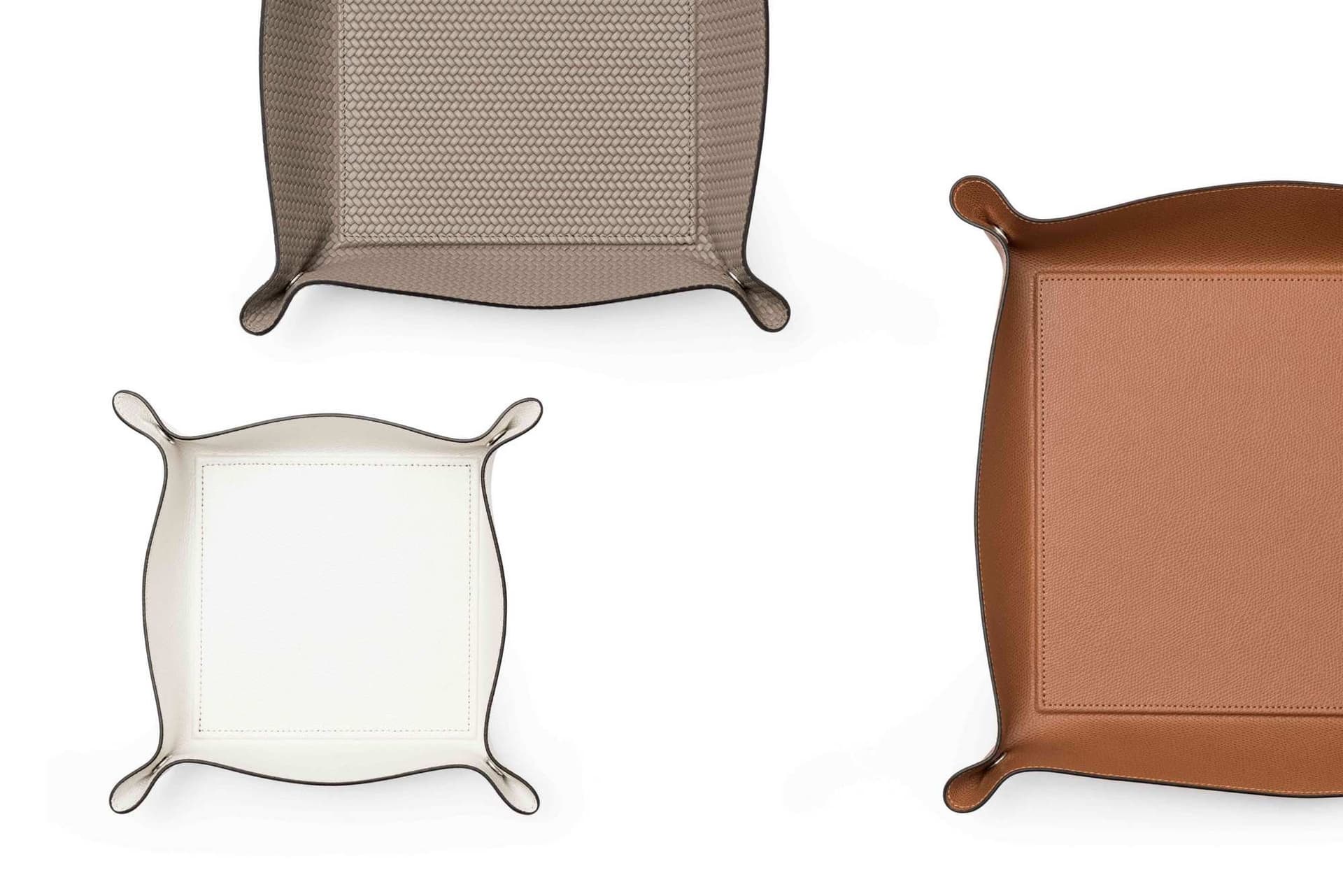Pinetti
TRINKET
Leather pin tray — 3
