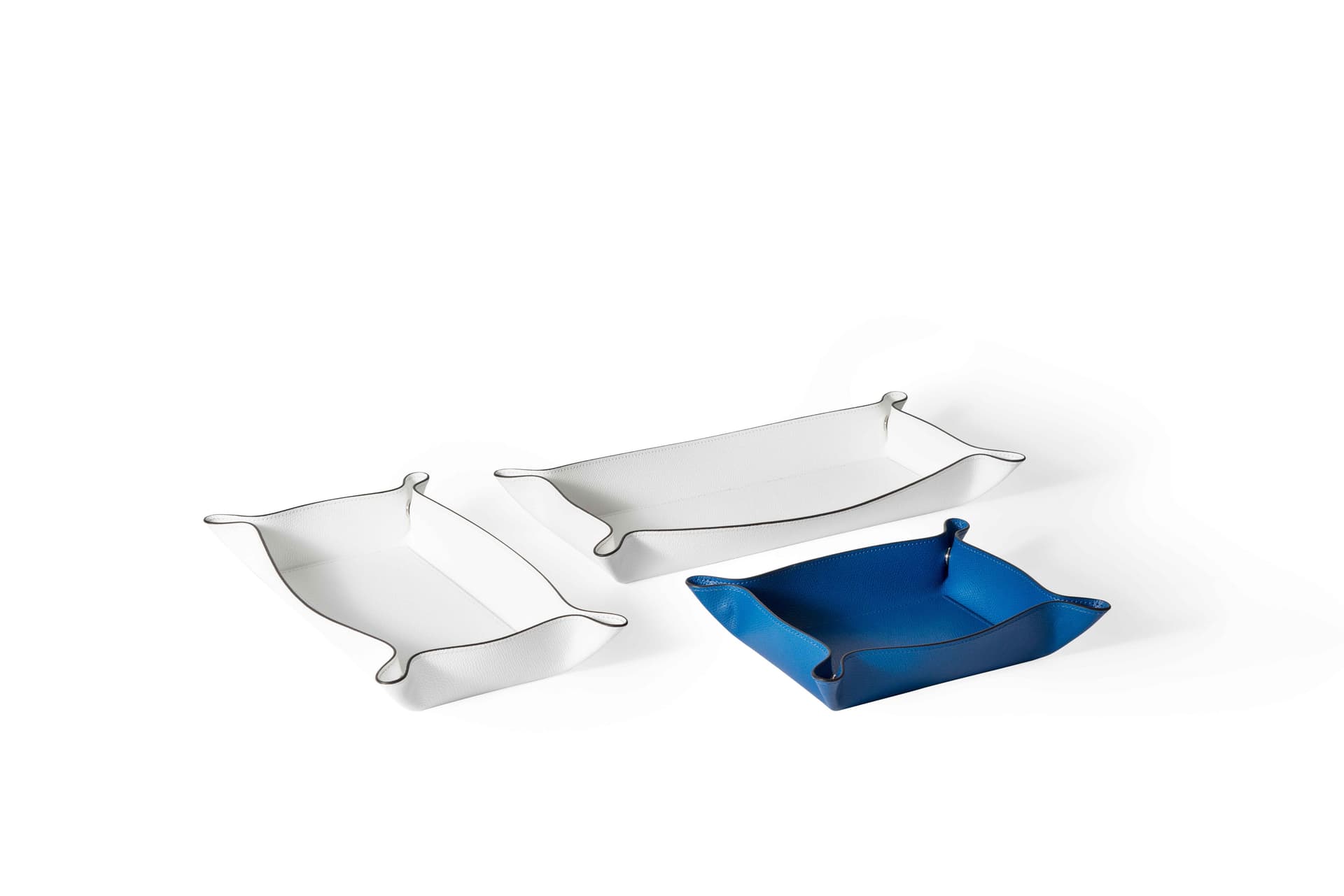Pinetti
TRINKET
Leather pin tray — 9