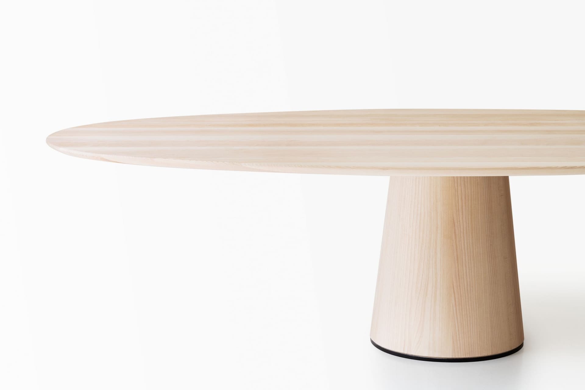 Porro
MATERIC
Oval ash table — 3