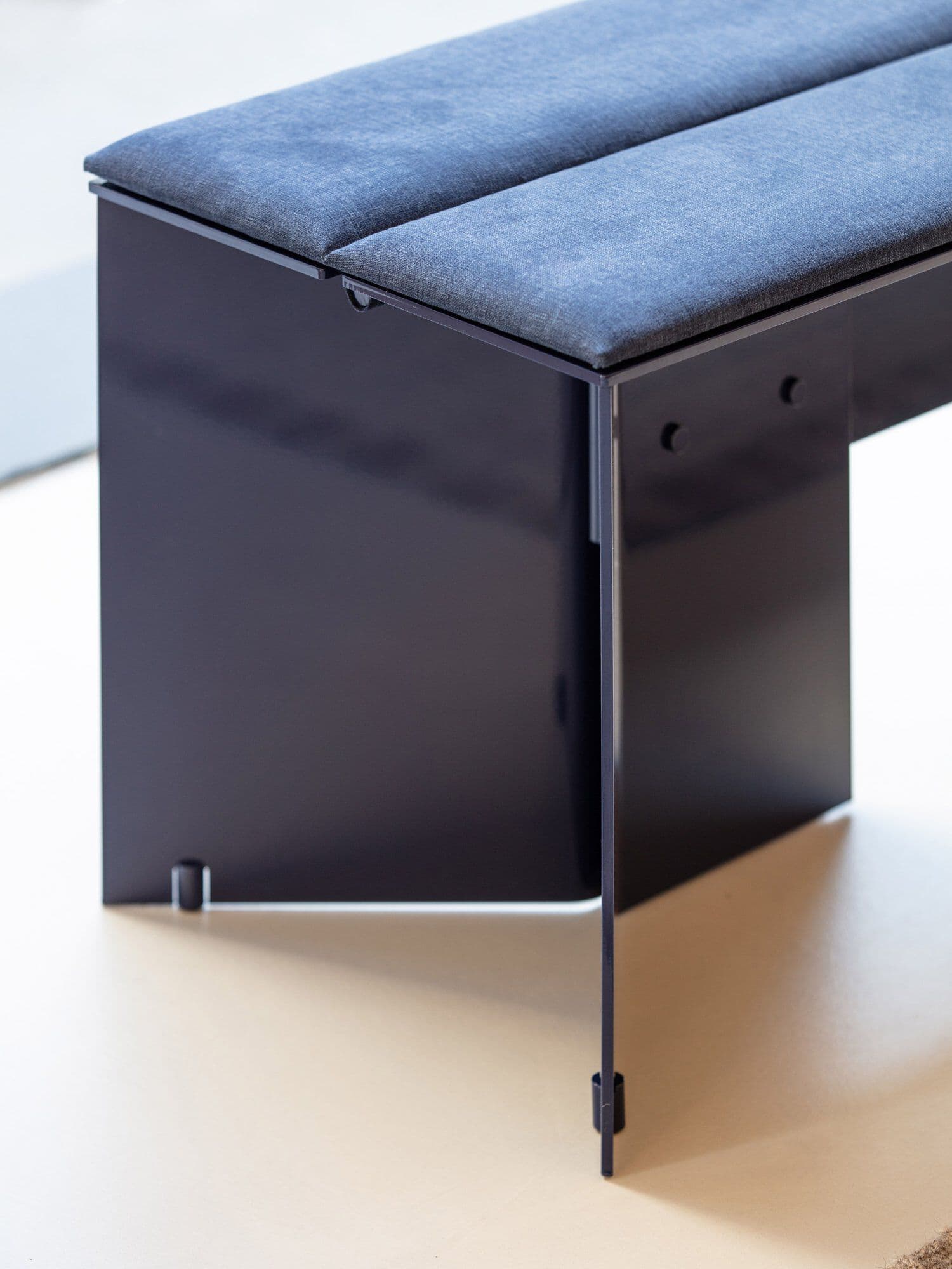 Porro
ORIGATA
Aluminium bench — 4