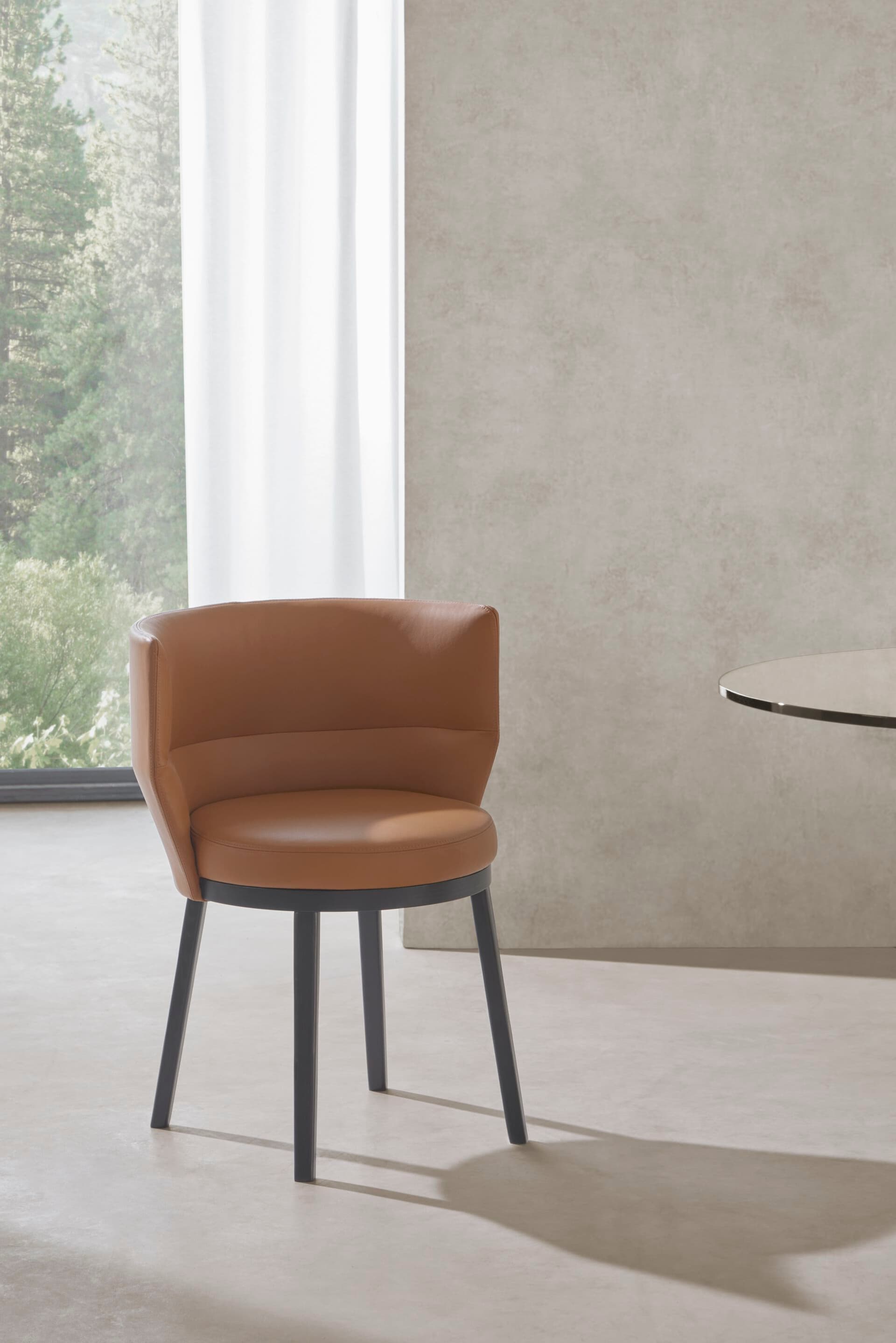 Punt
SENA
Chair with armrests — 34