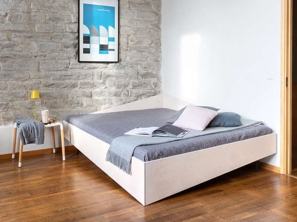 CORNERBED — 1