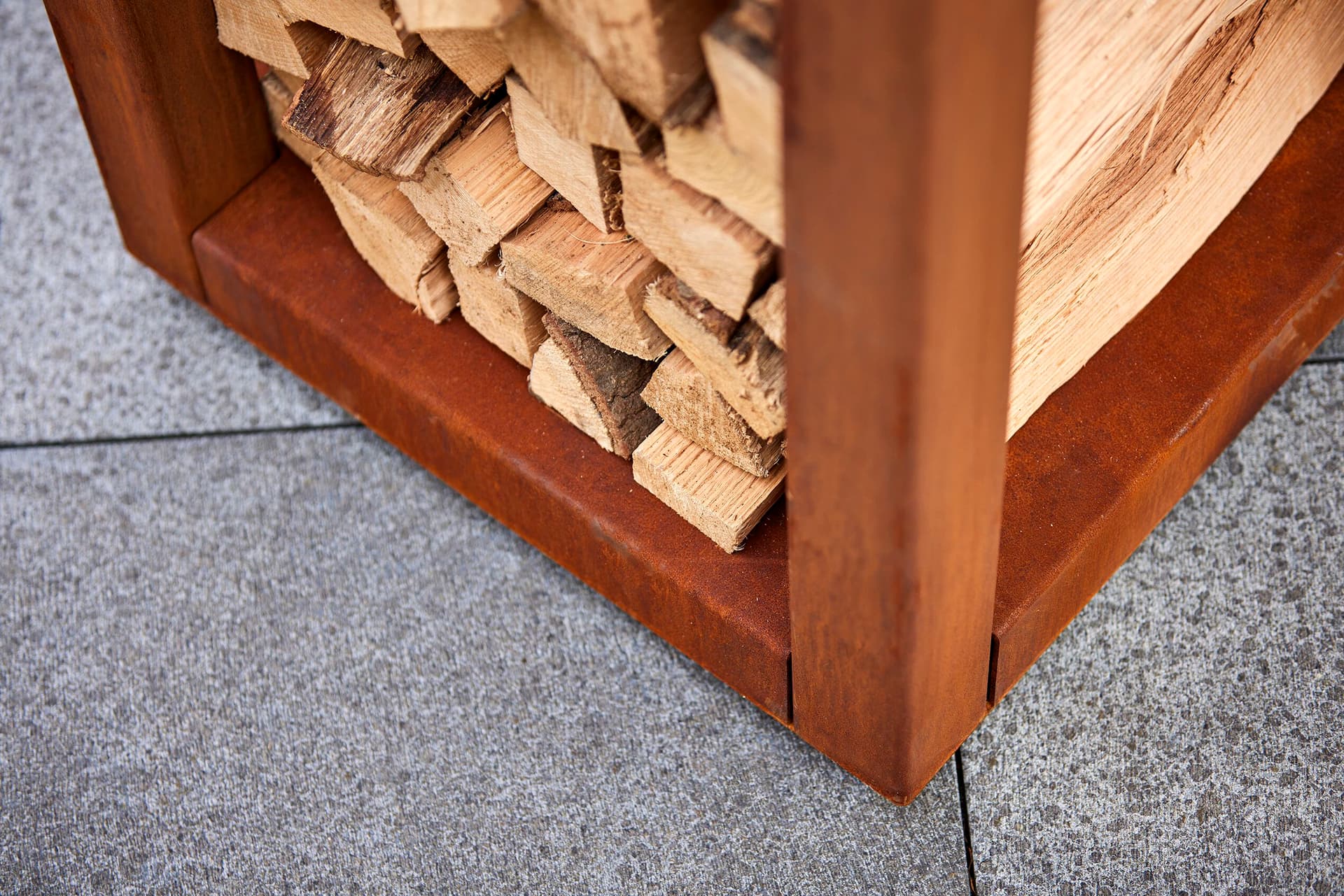 RB73
QUARUBOX
Corten™ Log holder — 5
