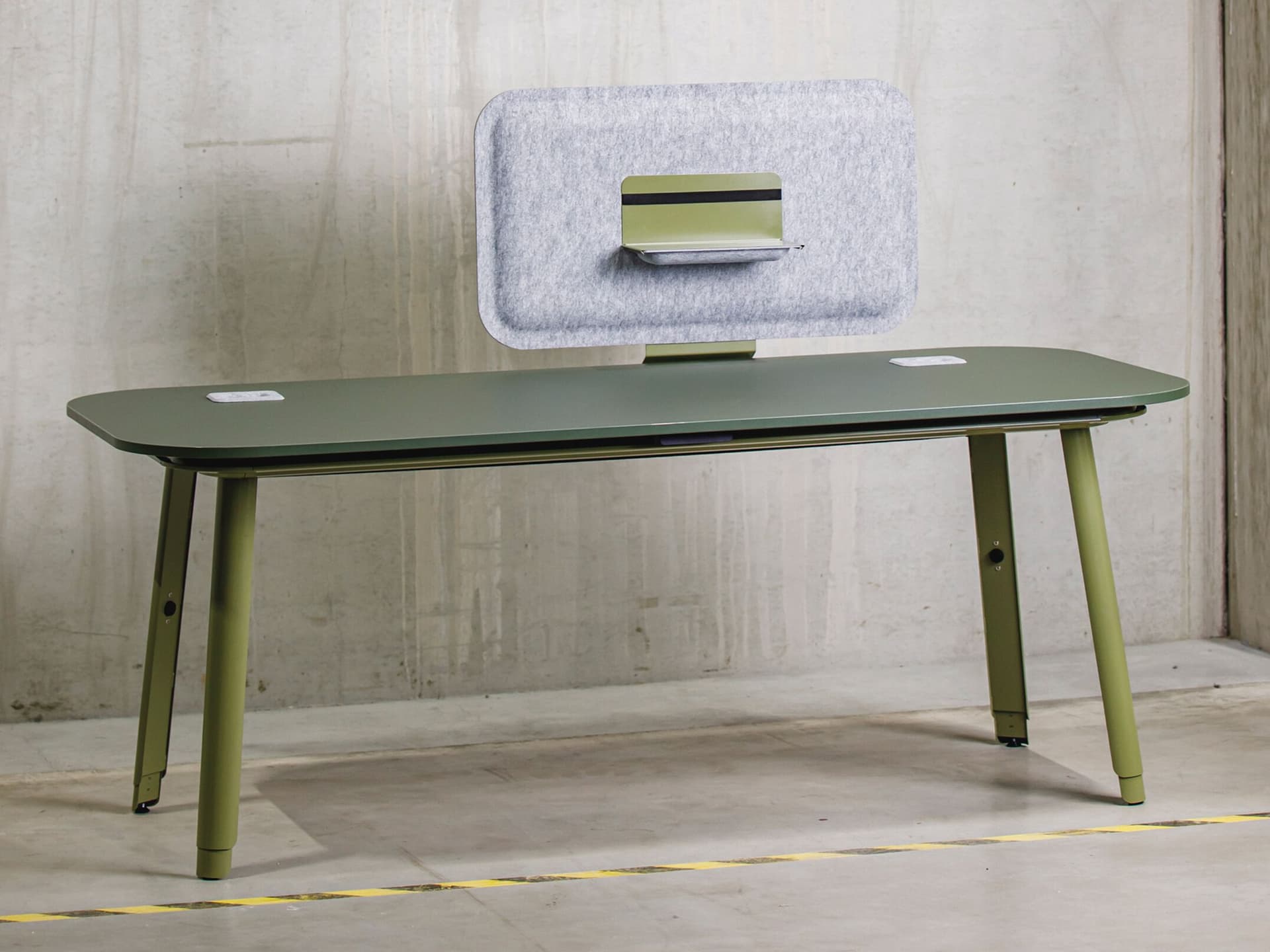 REISS
TRAILO® D
Rectangular desk — 1