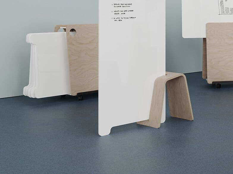 RENZ
SHOWTIME
Low stool — 3