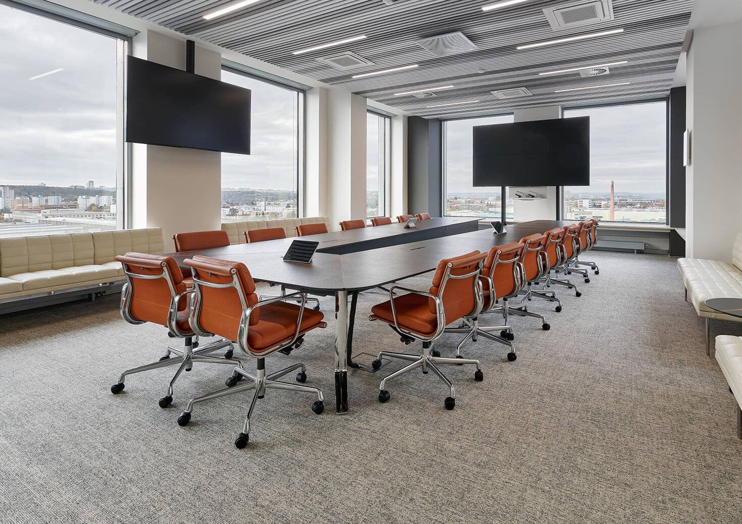 RENZ
TALK
Wooden meeting table — 3