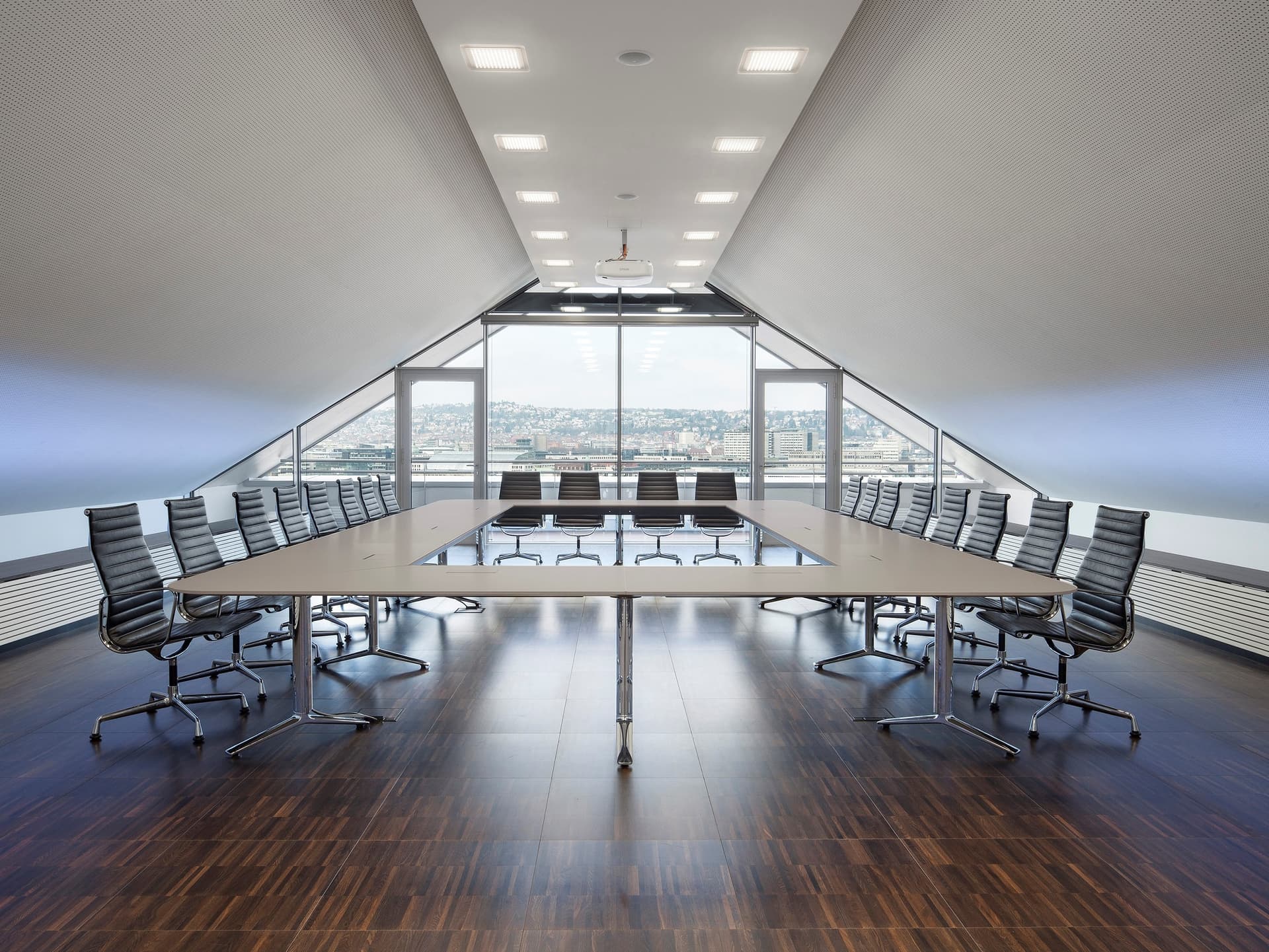 RENZ
TALK
Wooden meeting table — 8