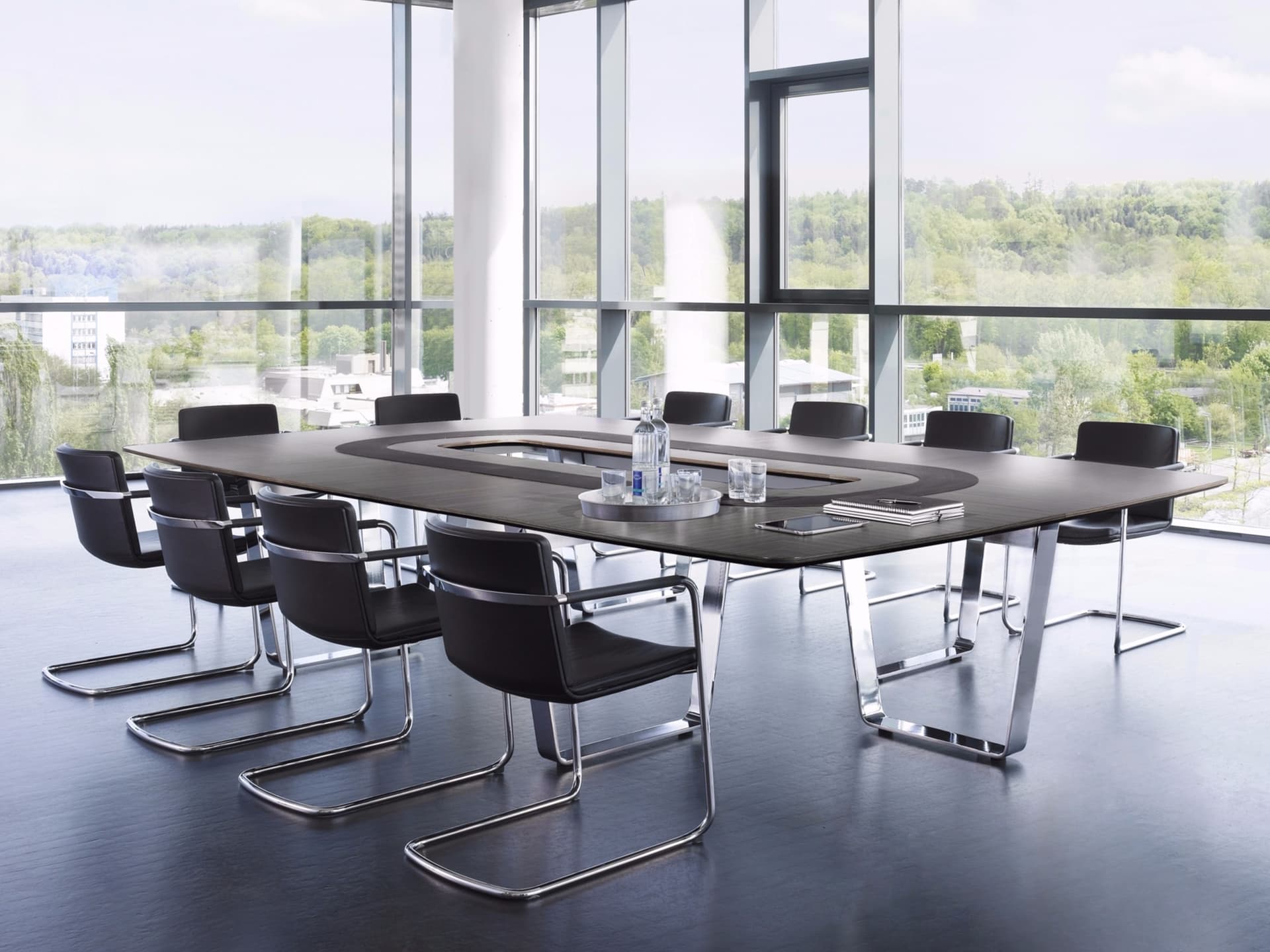 RENZ
TUNE
Wooden meeting table — 1