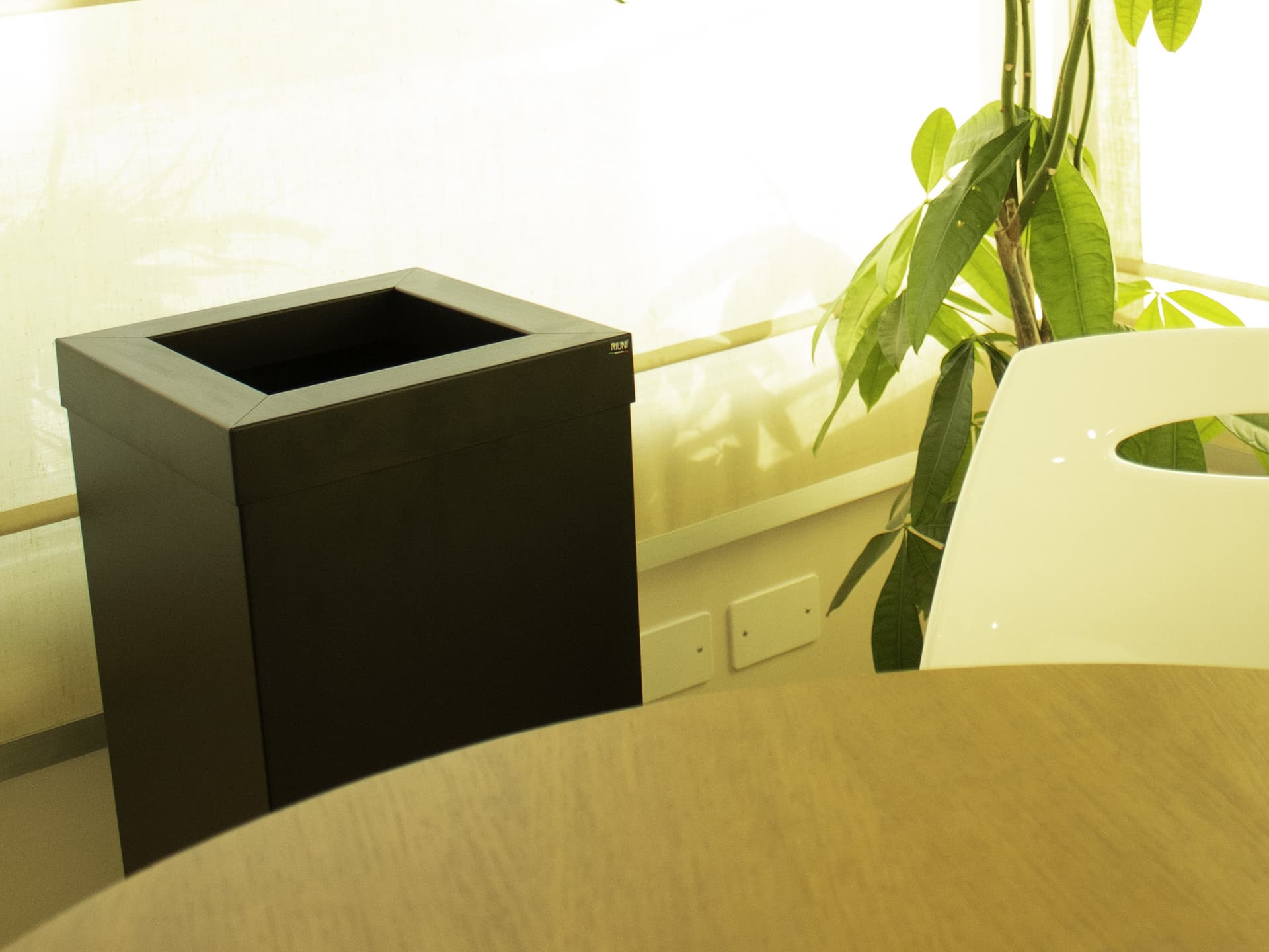 Riuni
Trash bin
Steel litter bin — 6