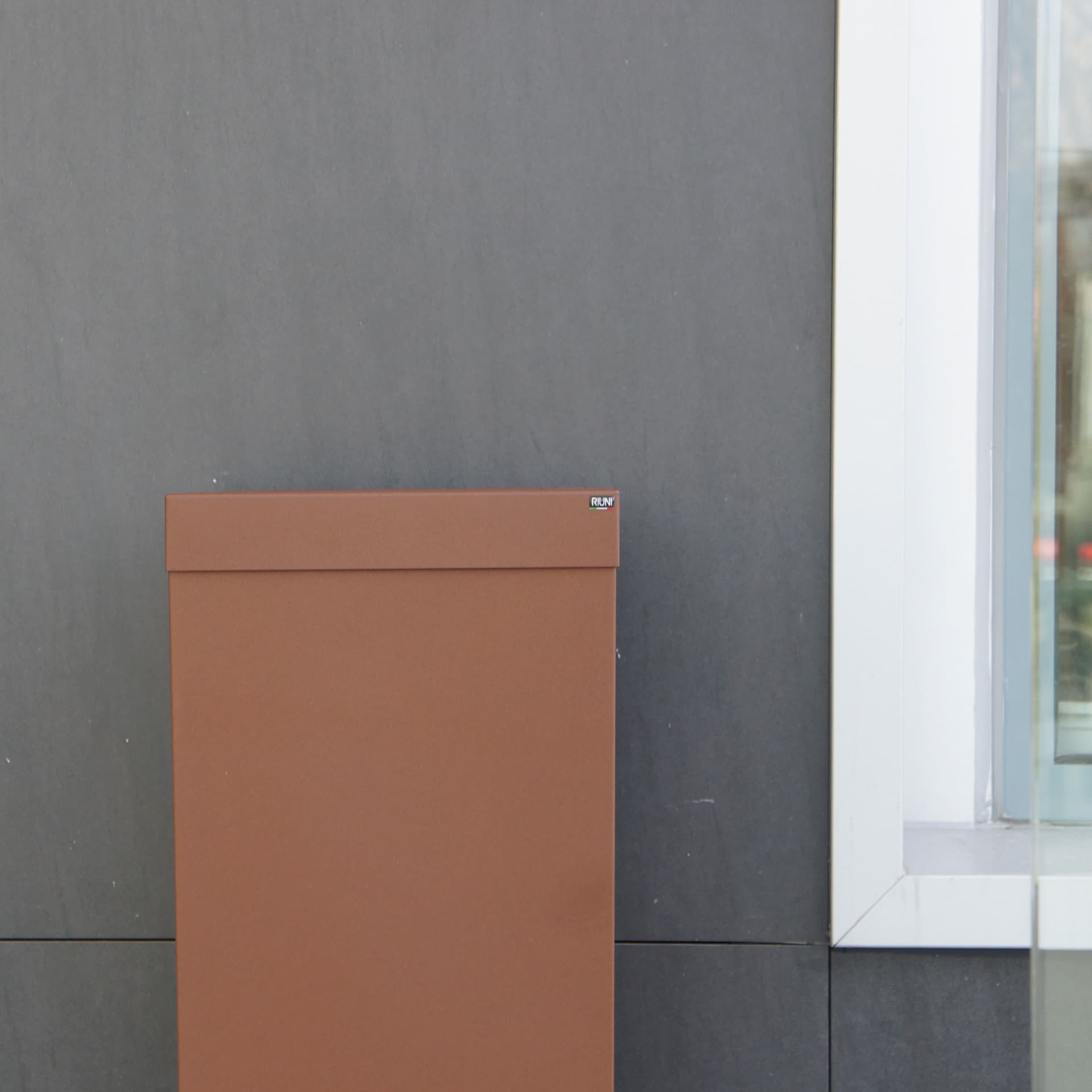 Riuni
Trash bin
Steel litter bin — 7