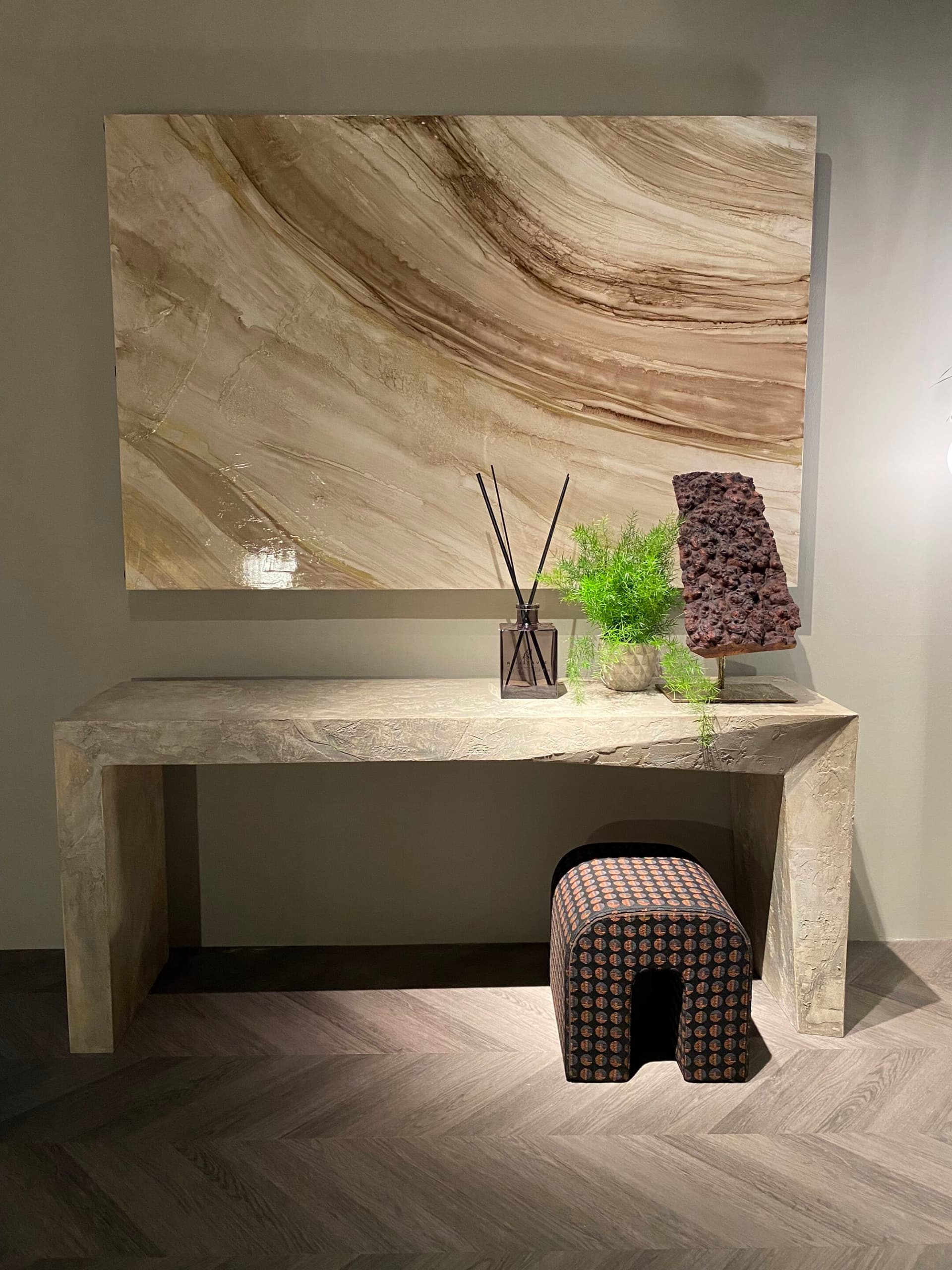 RIVATELIER
TRICK
Console table — 6
