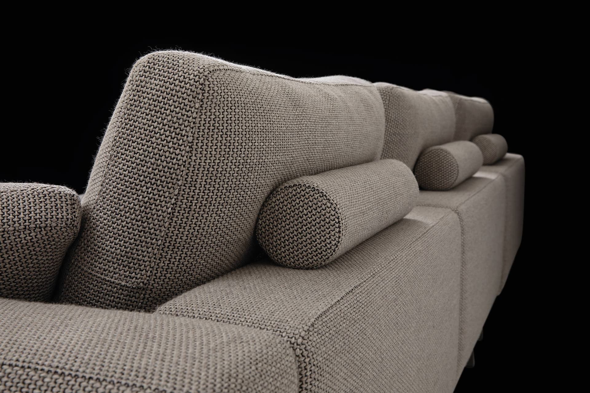 Rivolta
PLATFORM
Fabric sofa — 8