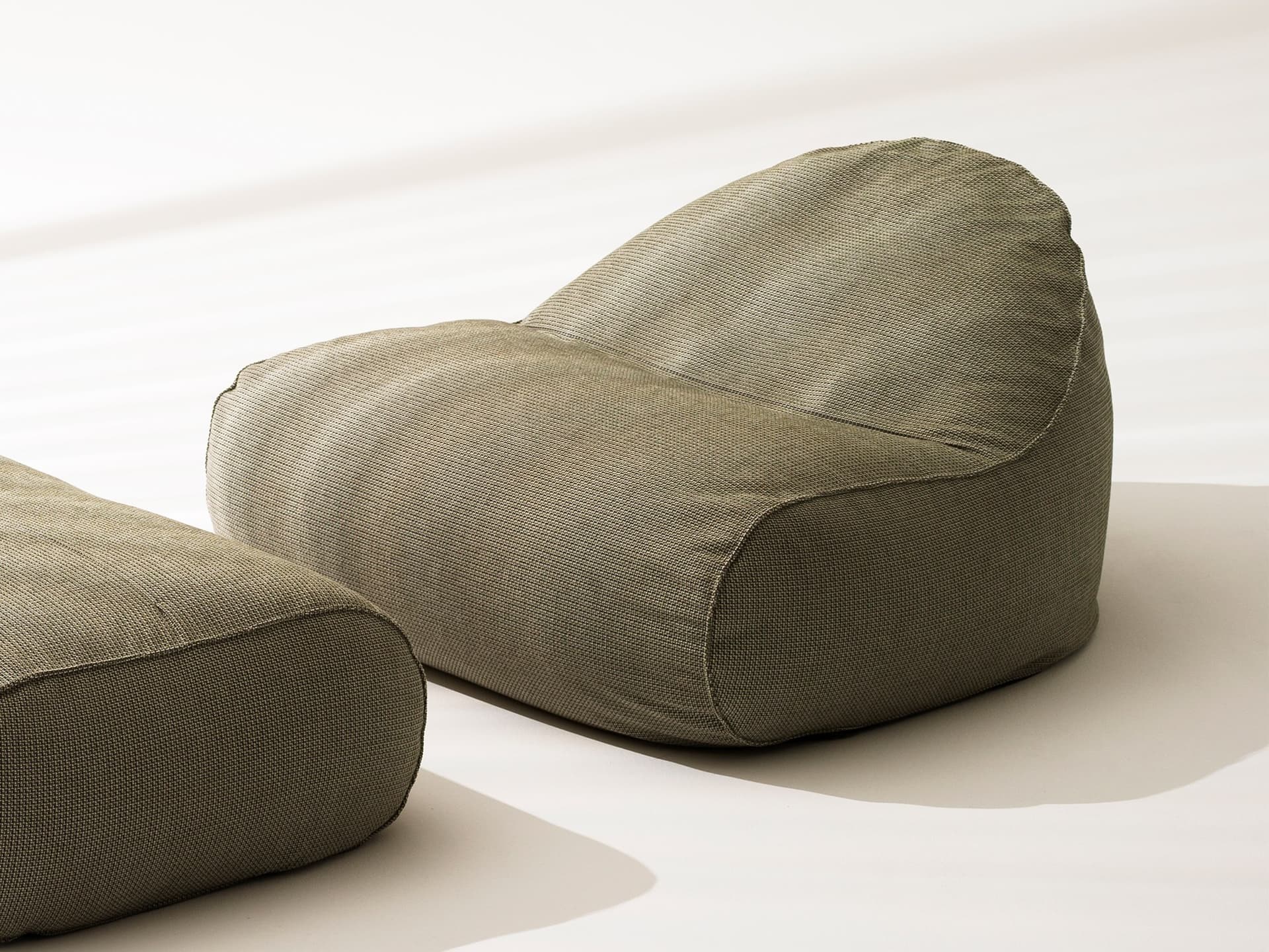 RODA
ONDA
Fabric garden bean bag — 1
