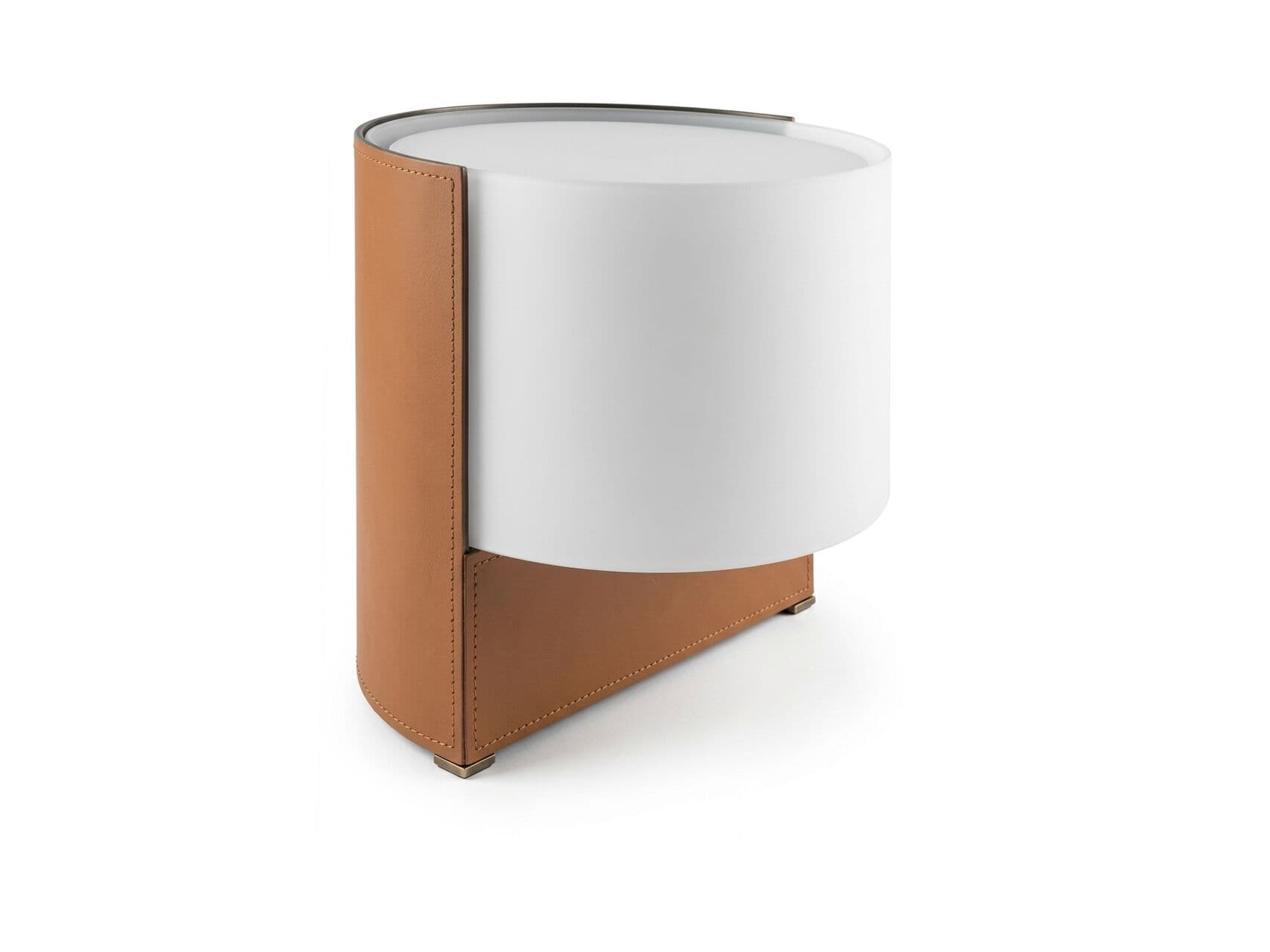 Rugiano
NINA
Leather table lamp — 1