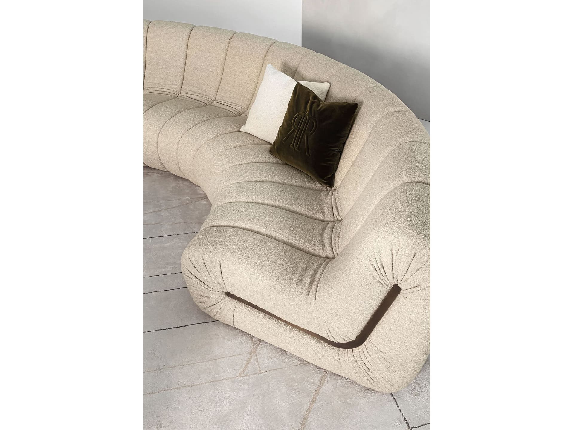 Rugiano
SNAKE
Modular sofa — 3