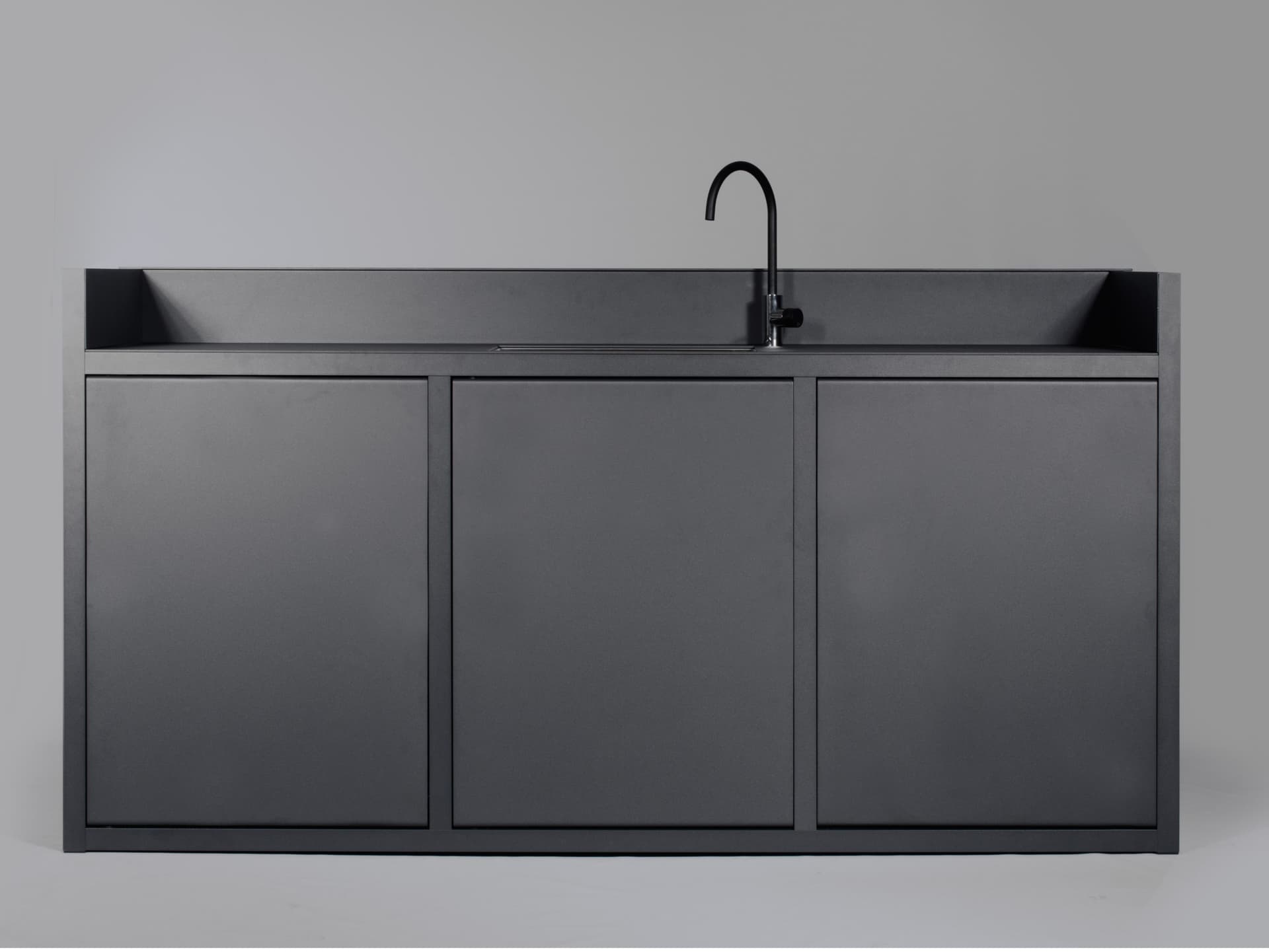 Sachi
M2
Aluminium bar counter — 4