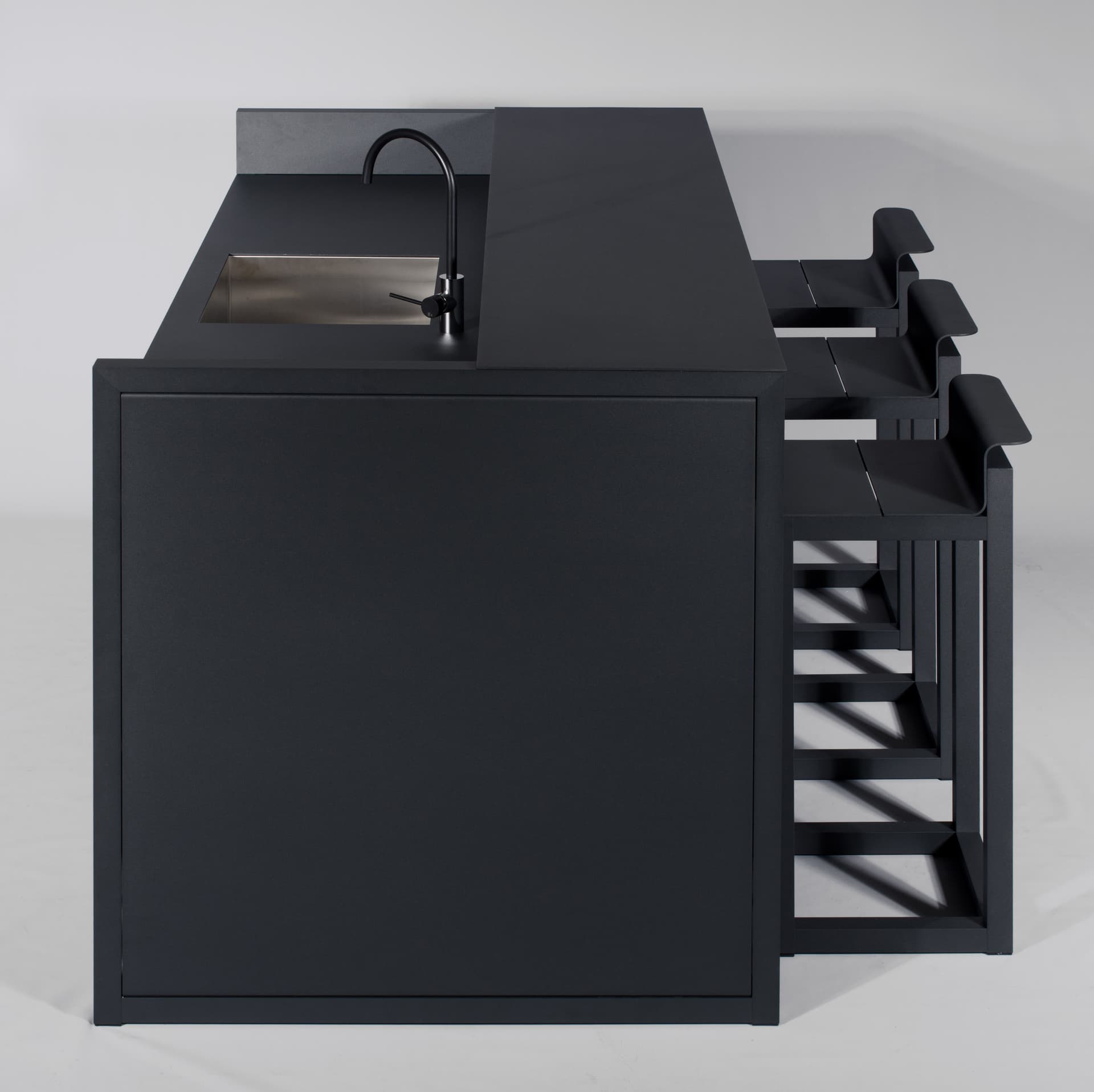 Sachi
M2
Aluminium bar counter — 5