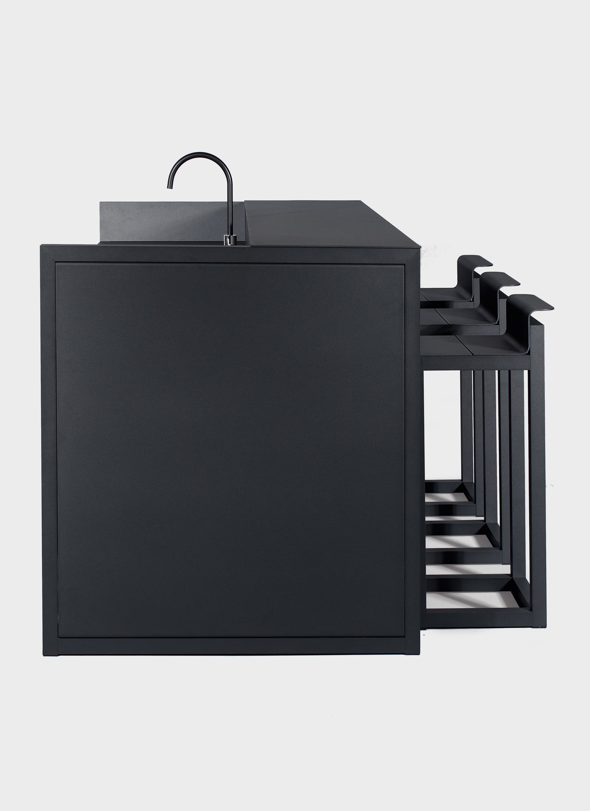 Sachi
M2
Aluminium bar counter — 6