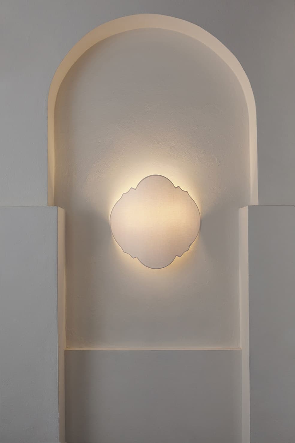 SERVOMUTO
CHALK
Linen wall light — 5