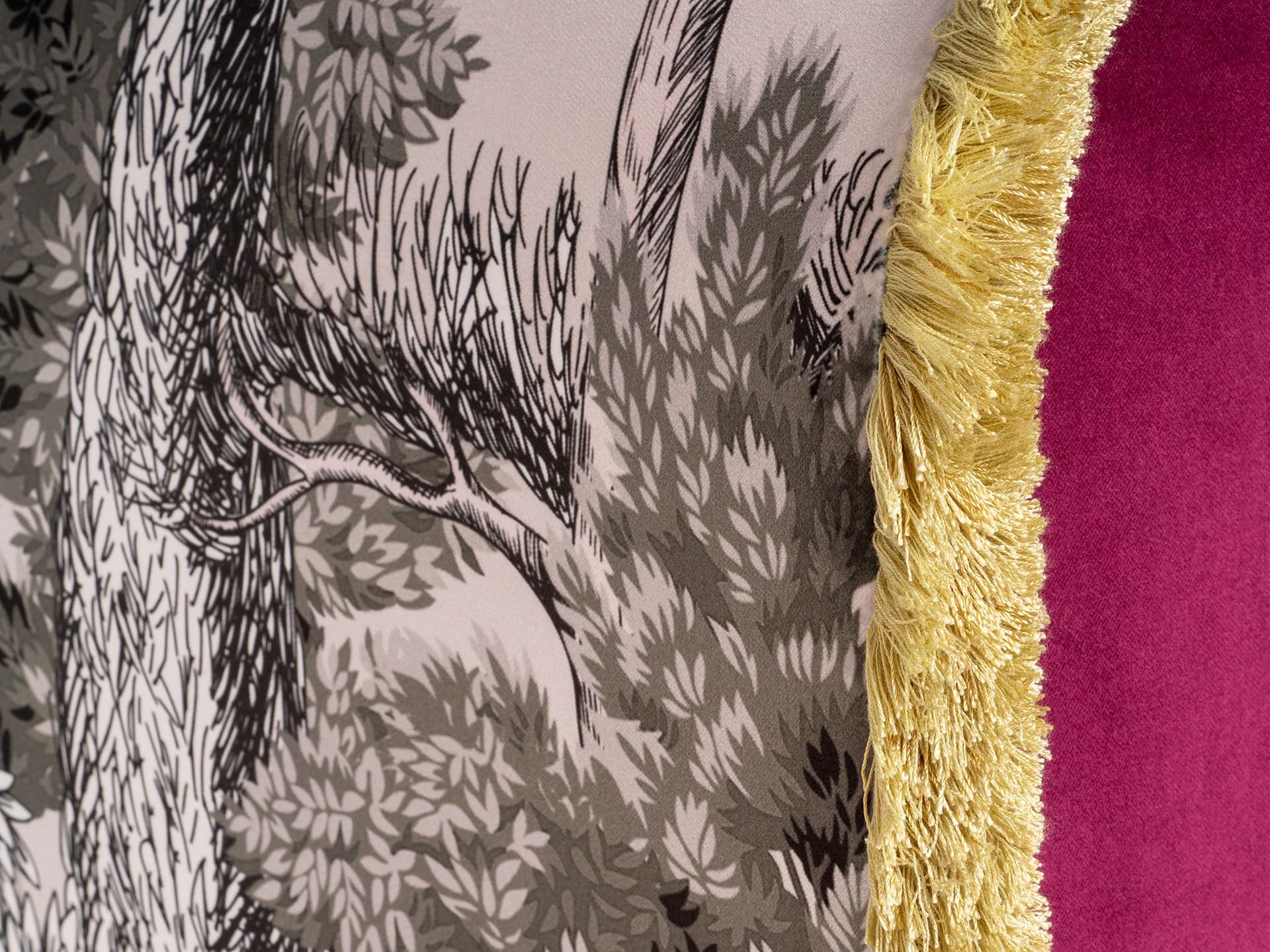 Sicis
SADDLE
Fabric pouf — 6