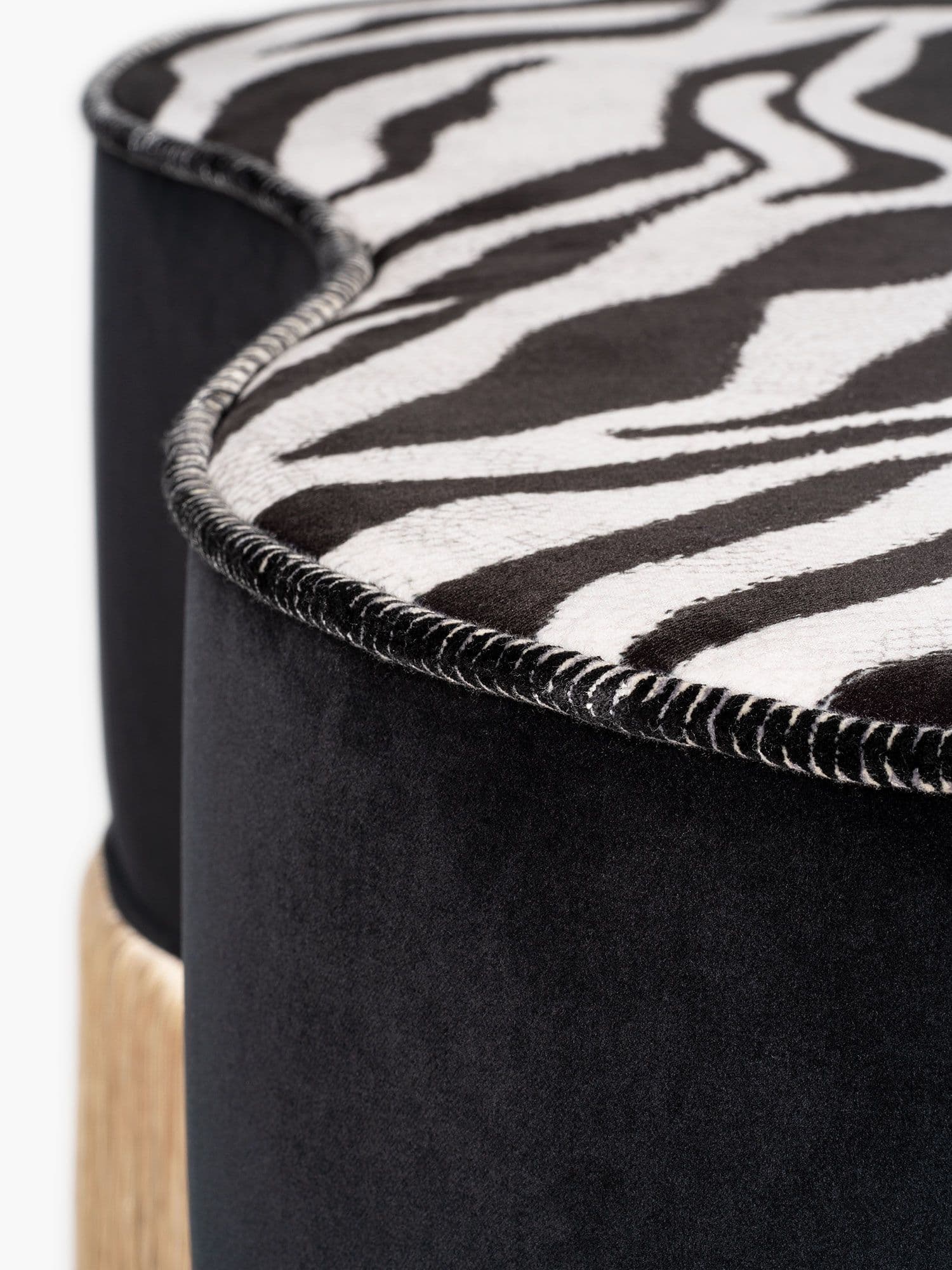 Sicis
SAVANA
Fabric pouf — 4