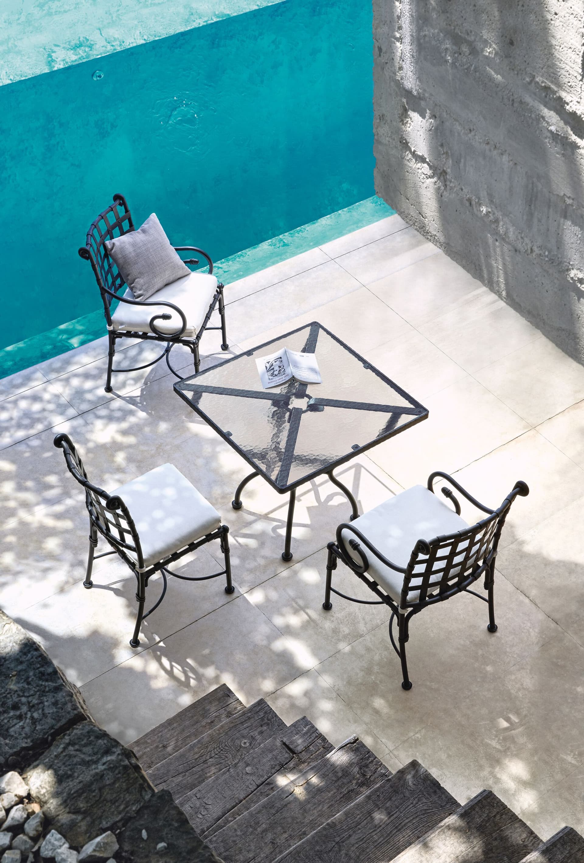 Sifas
KROSS
Garden table — 2