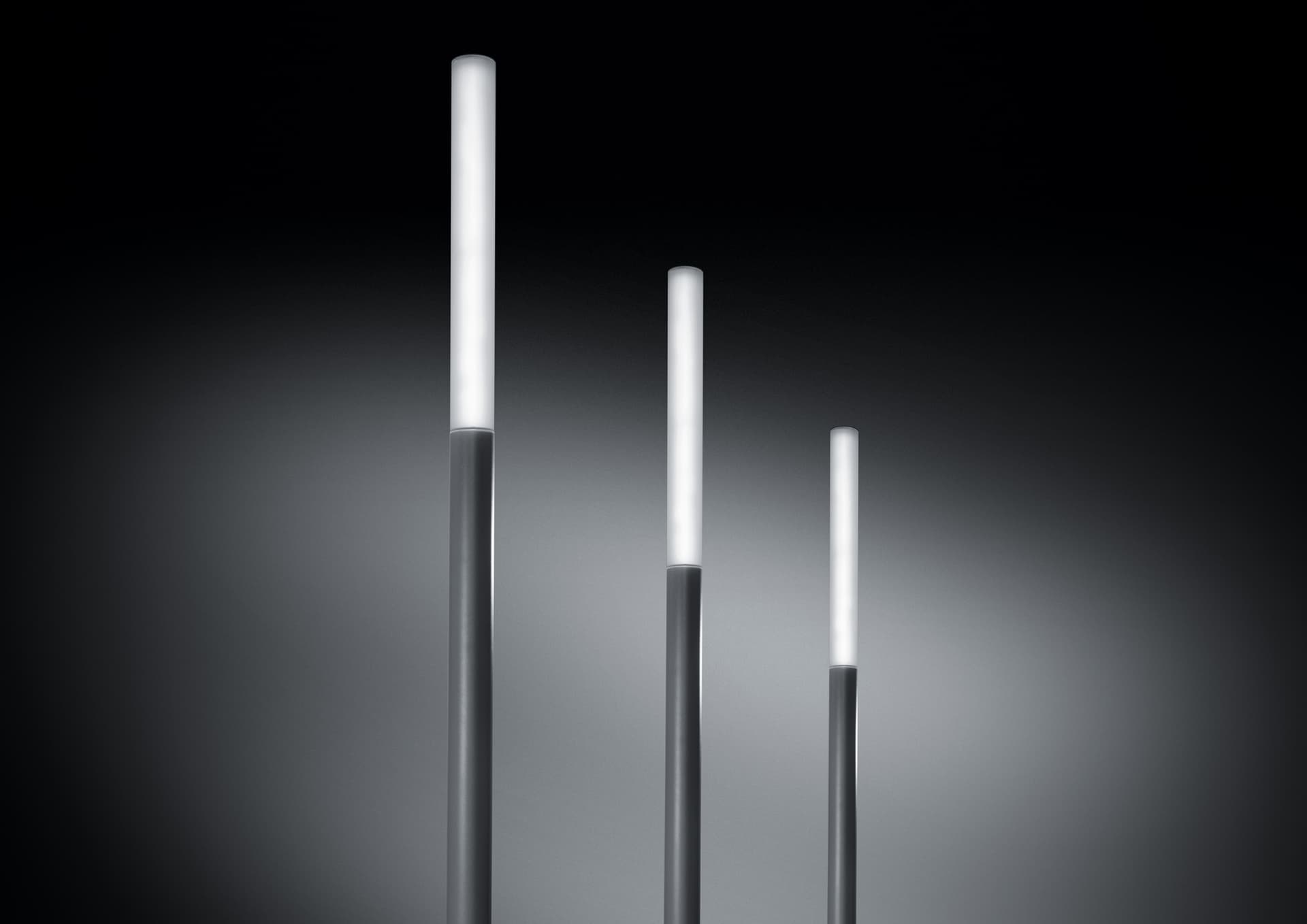SIMES
CIGARETTE
Street lamp — 3