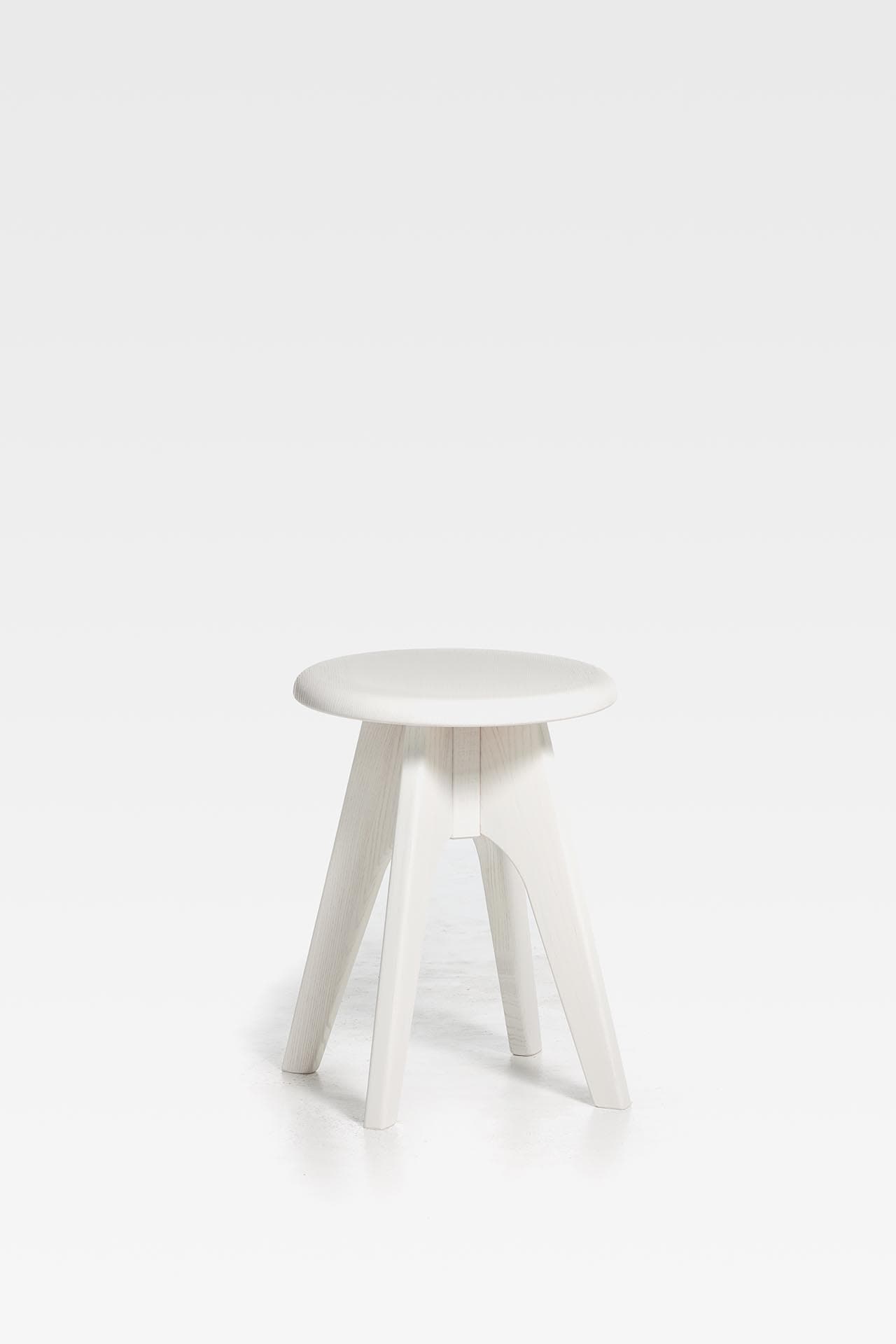 SIPA
TOMMY 45
Low wooden stool — 9