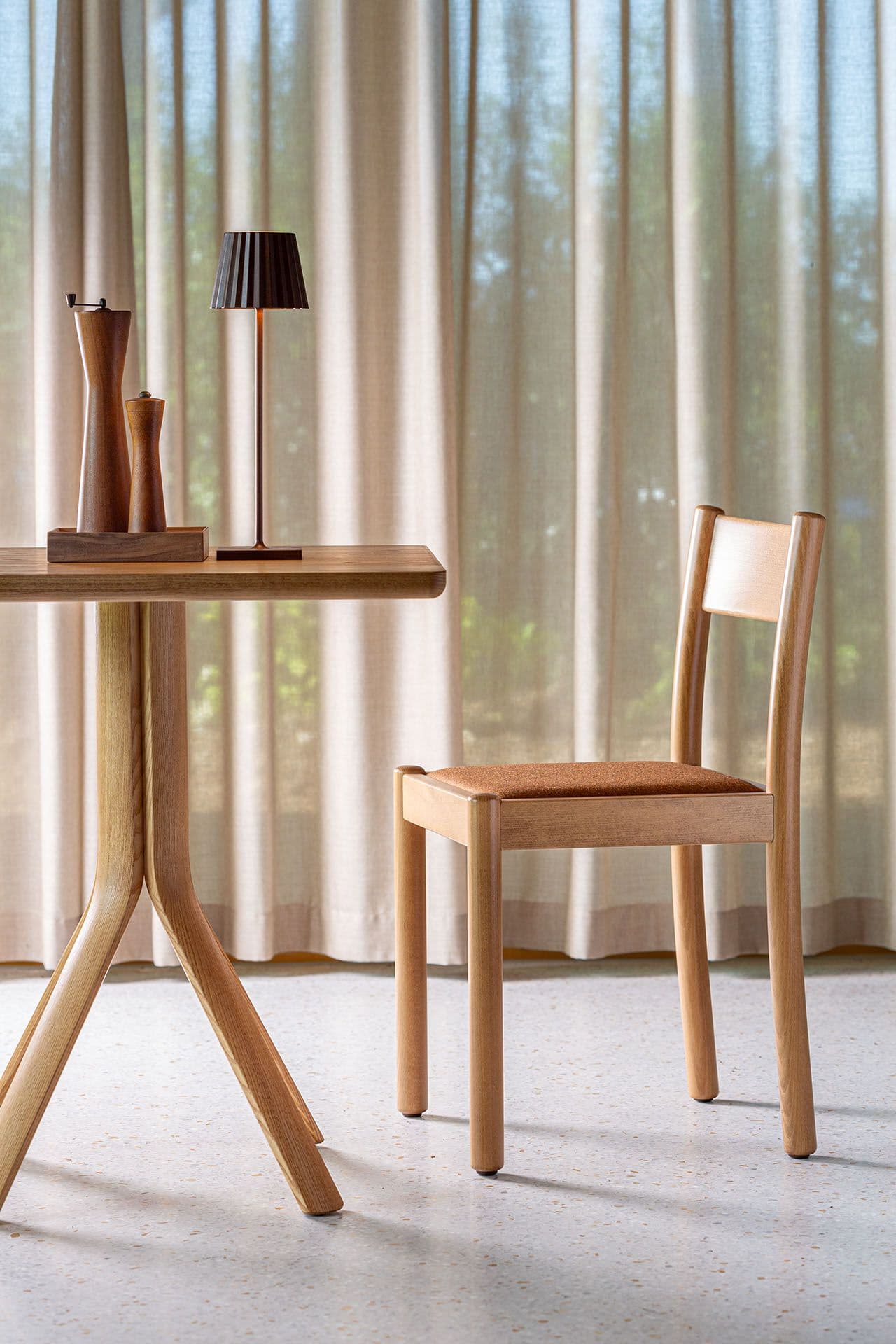SIPA
TREE
Square ash table — 8