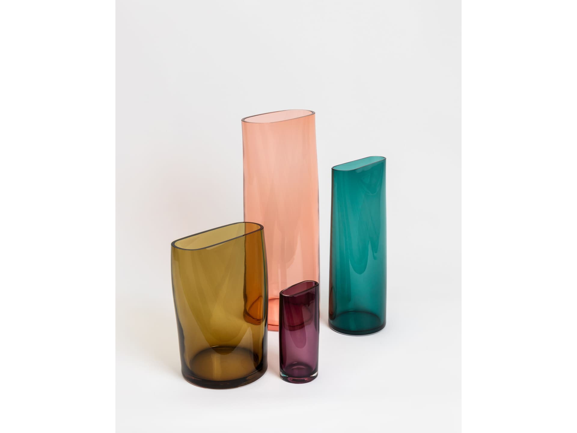SkLO
PINCH
Blown glass vase — 3
