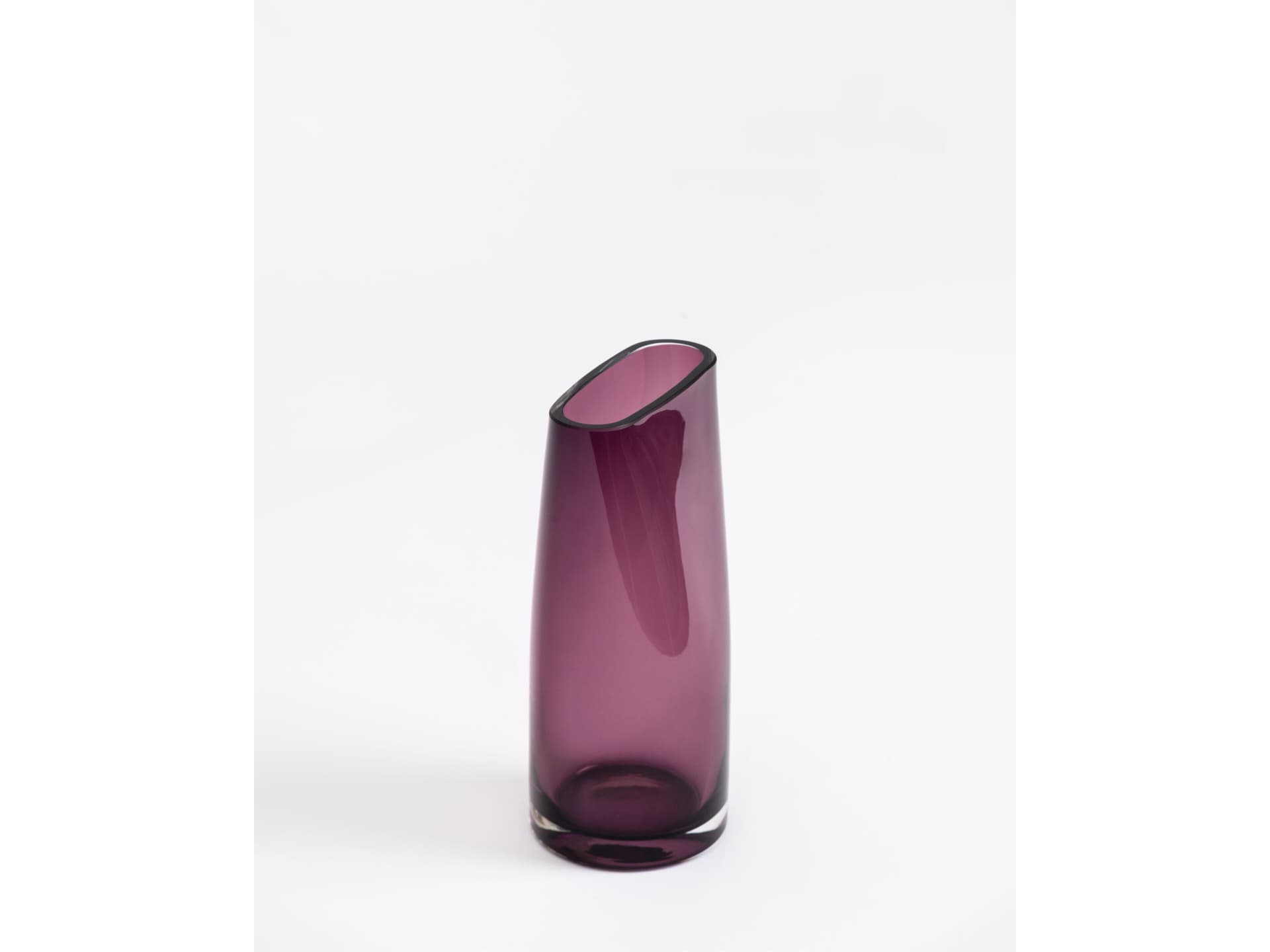 SkLO
PINCH
Blown glass vase — 6