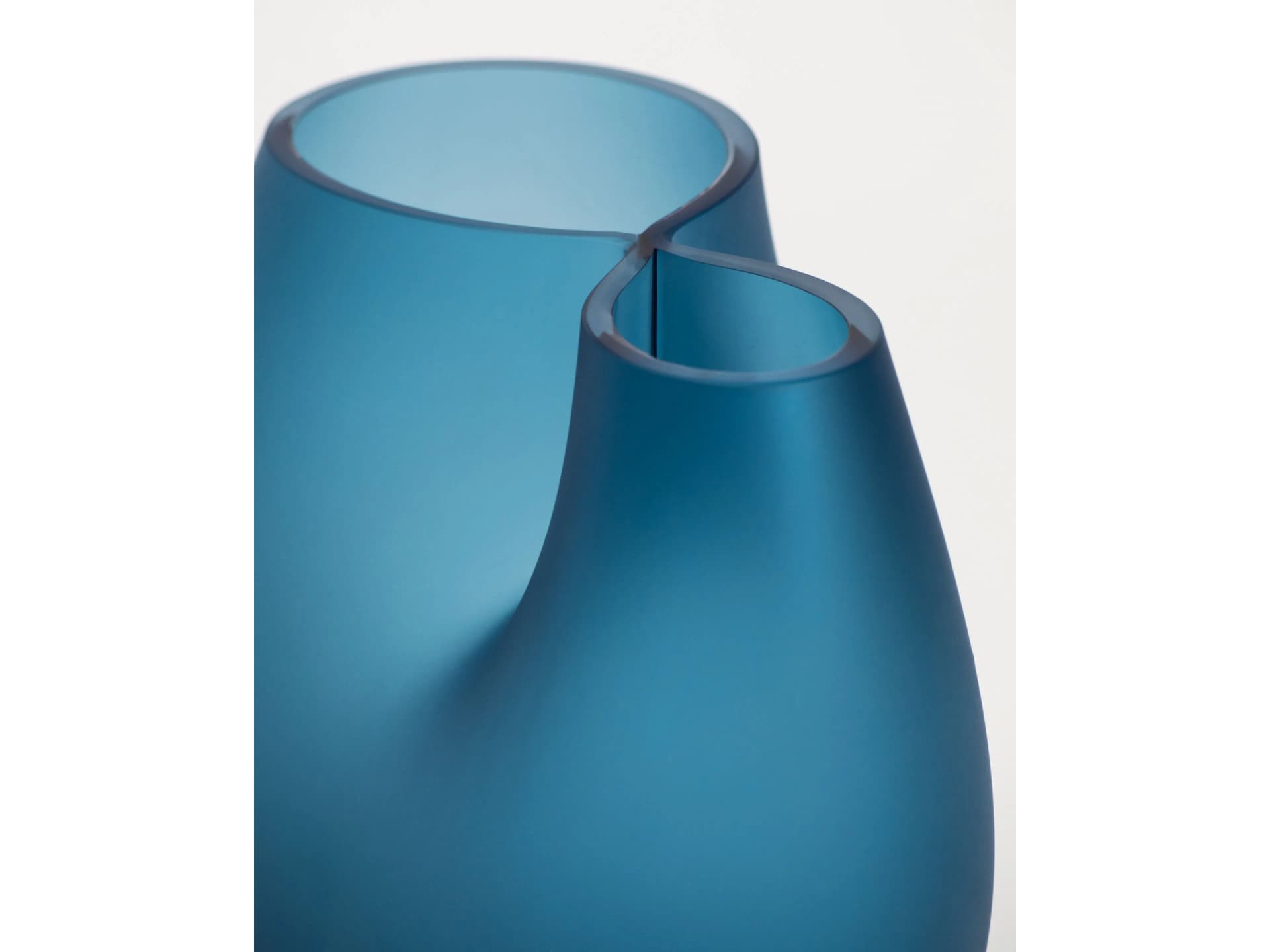 SkLO
SEAM
Blown glass vase — 4
