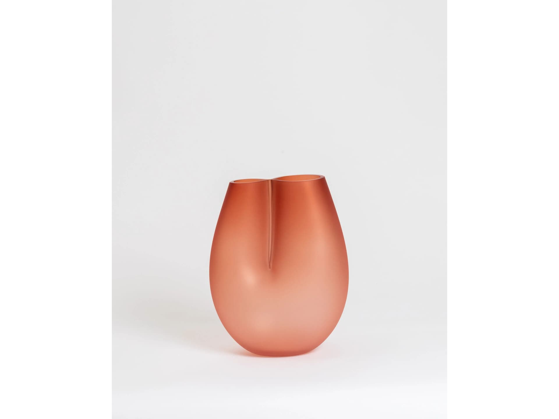 SkLO
SEAM
Blown glass vase — 7