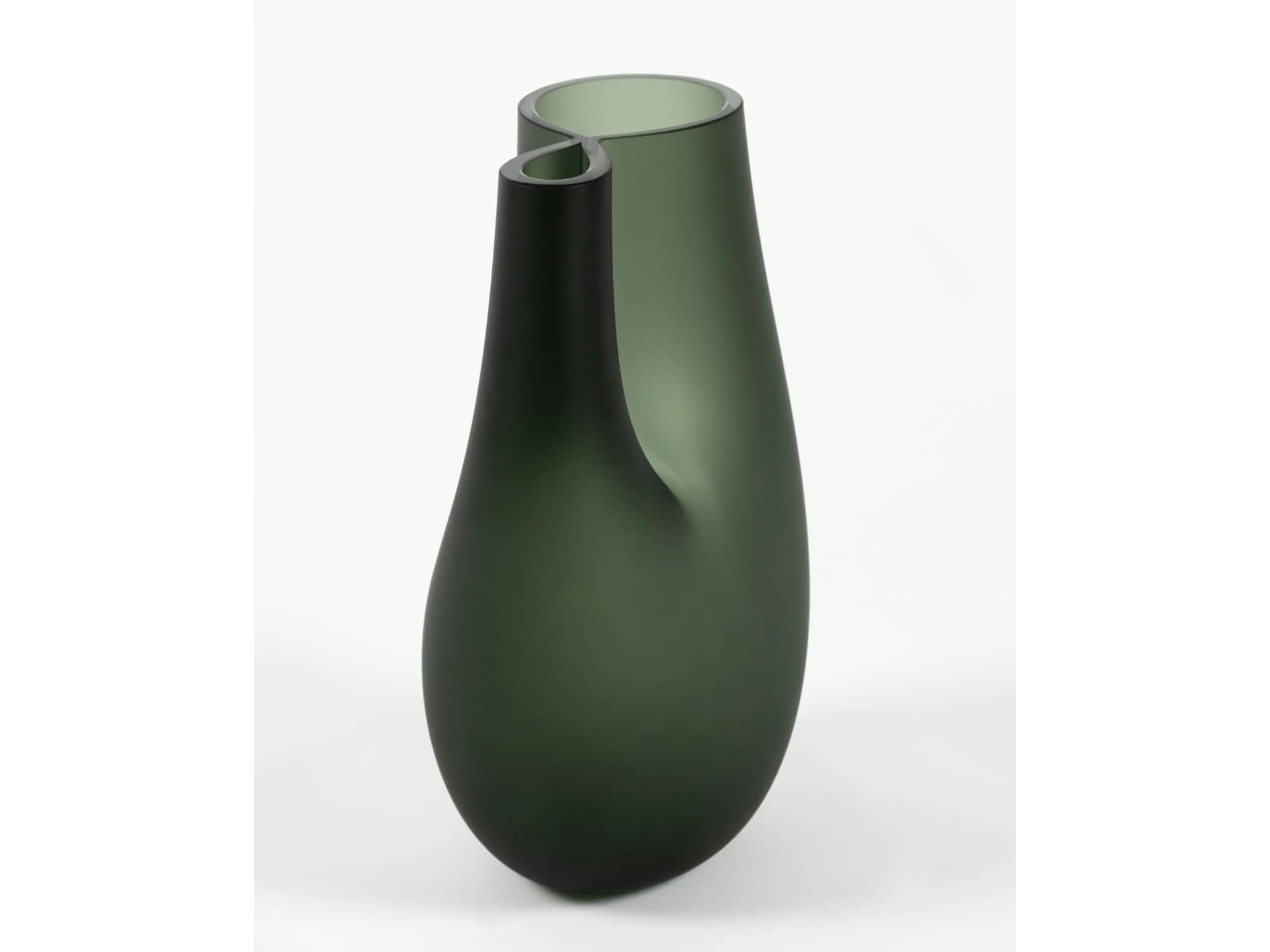 SkLO
SEAM
Blown glass vase — 9