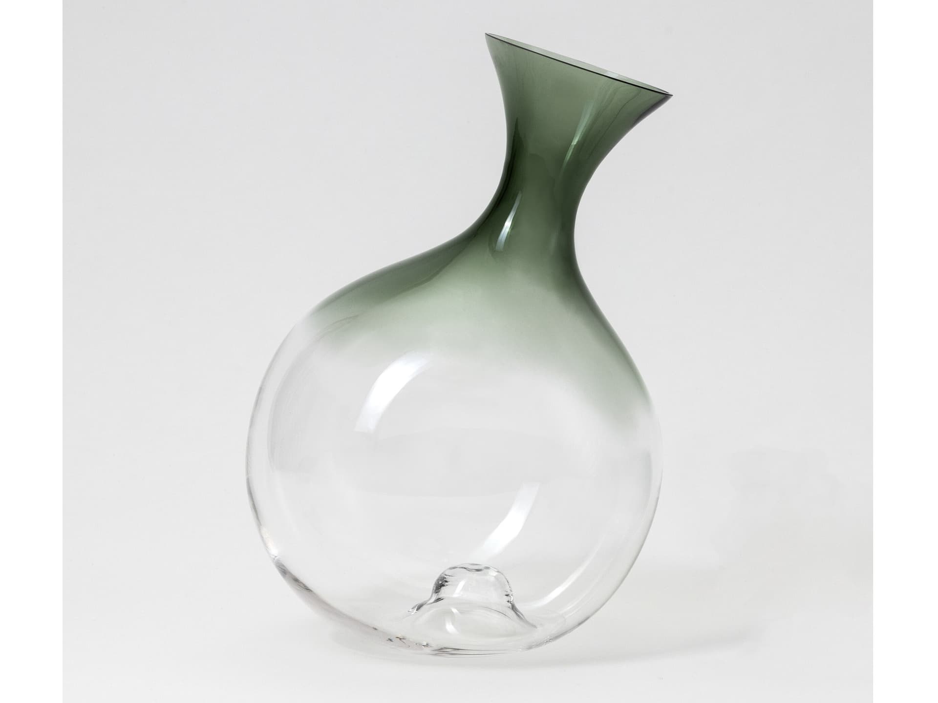 SkLO
TILT
Blown glass decanter — 1